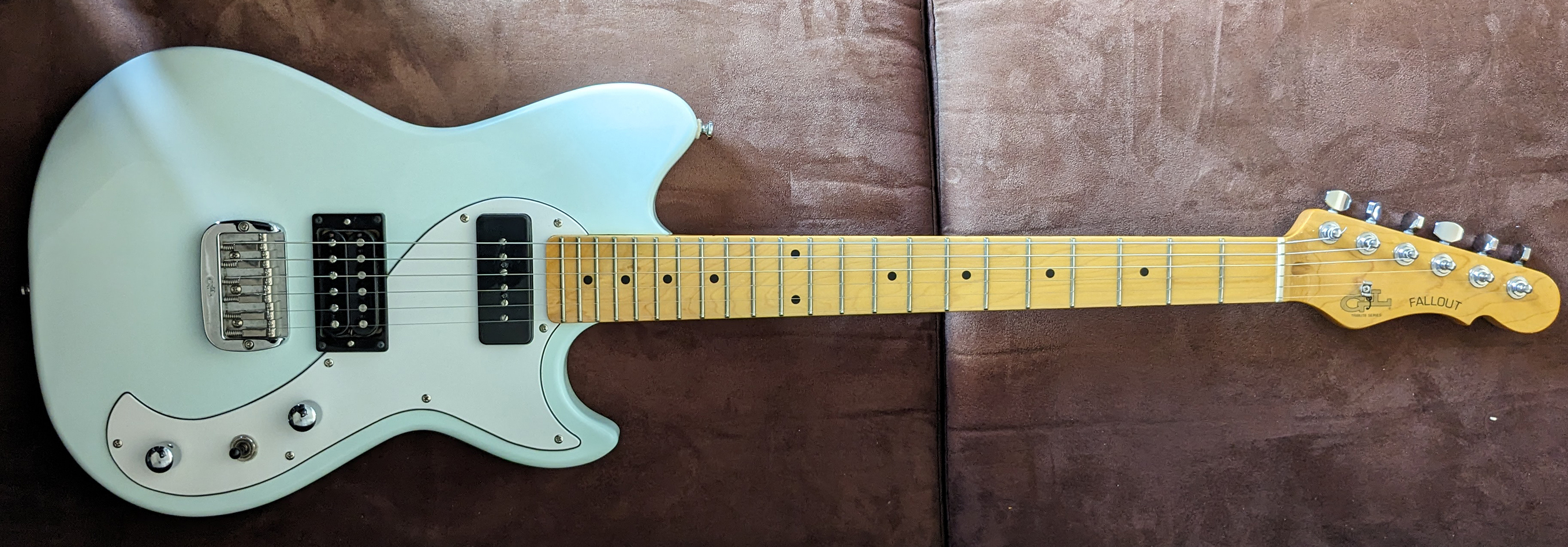G&L Fallout Prime Tribute en très bon état (guitare avec Humbucker + P-90)