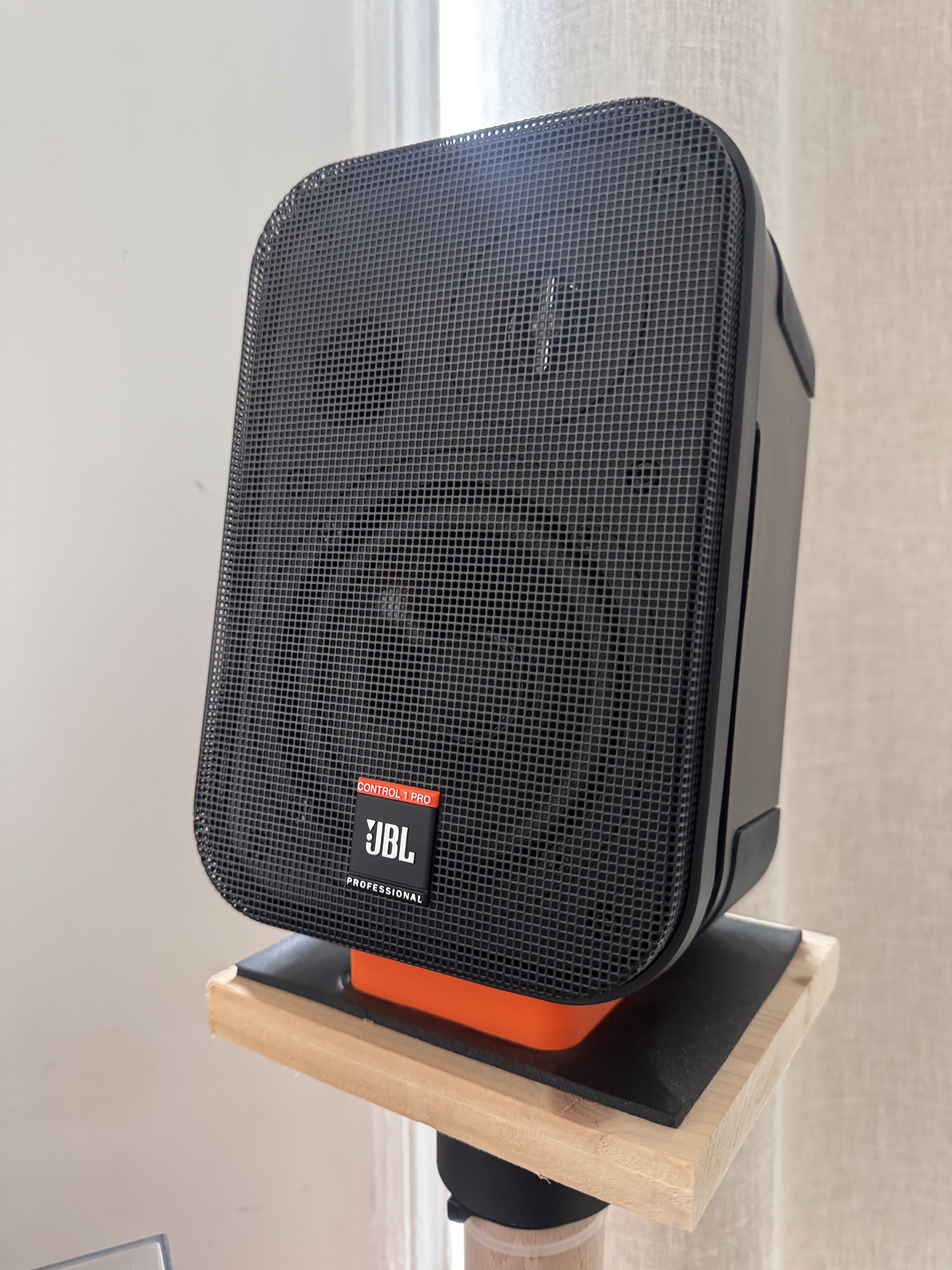 JBL Control 1 Pro