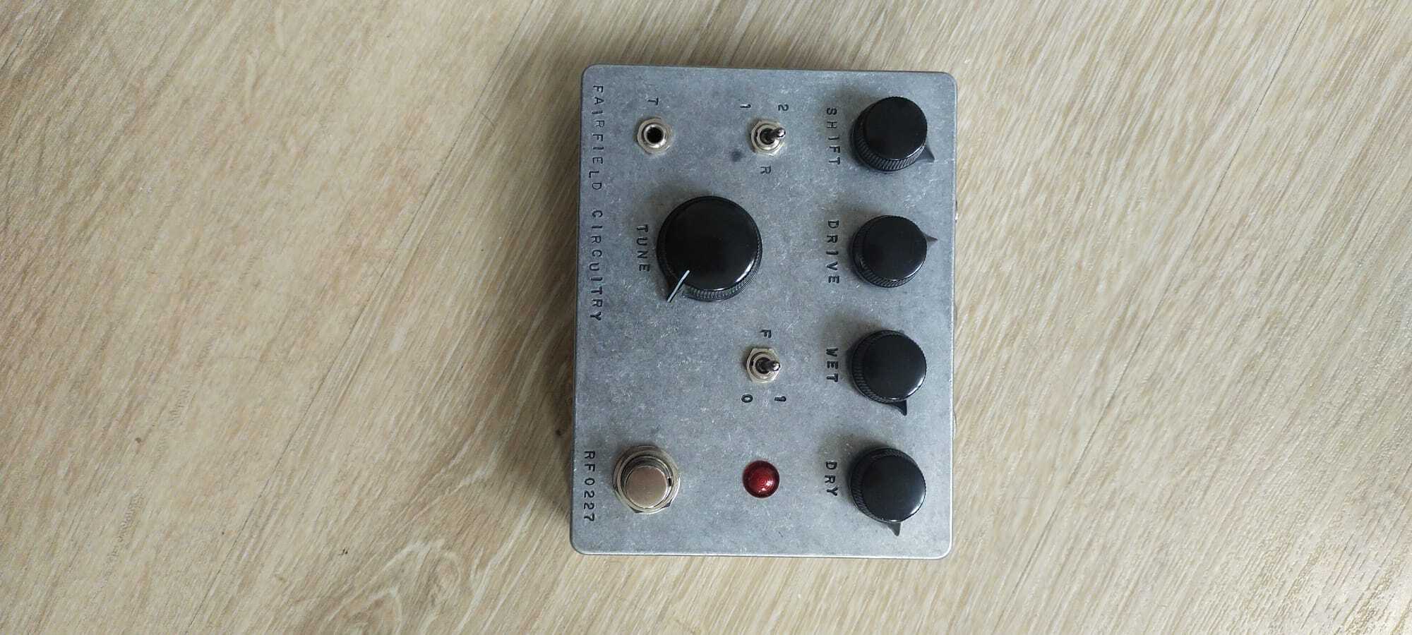 Fairfield Circuitry Roger That - distorsion FM + alim