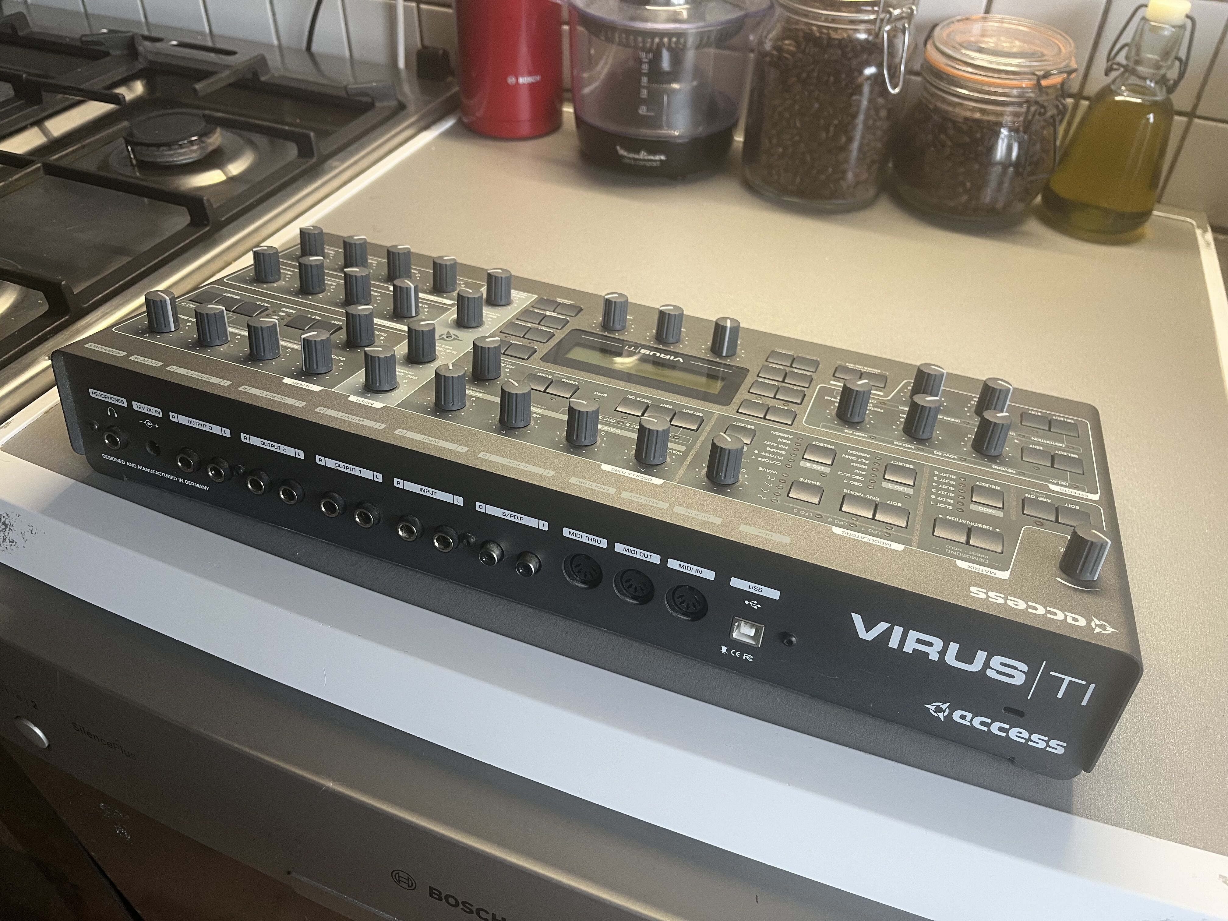 Access Music Virus TI2 Desktop (52530)