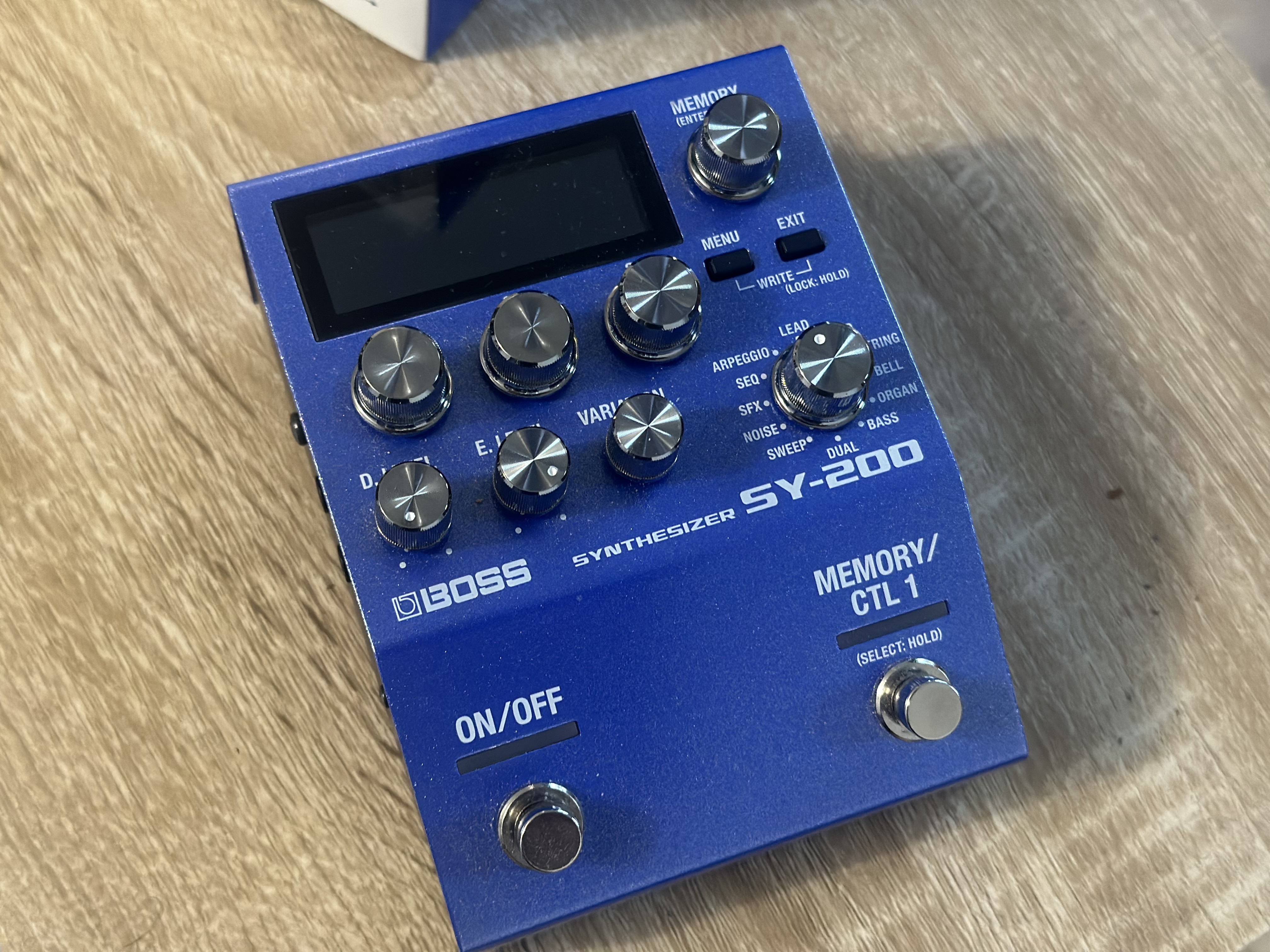 Boss SY200 guitar/basse Synth
