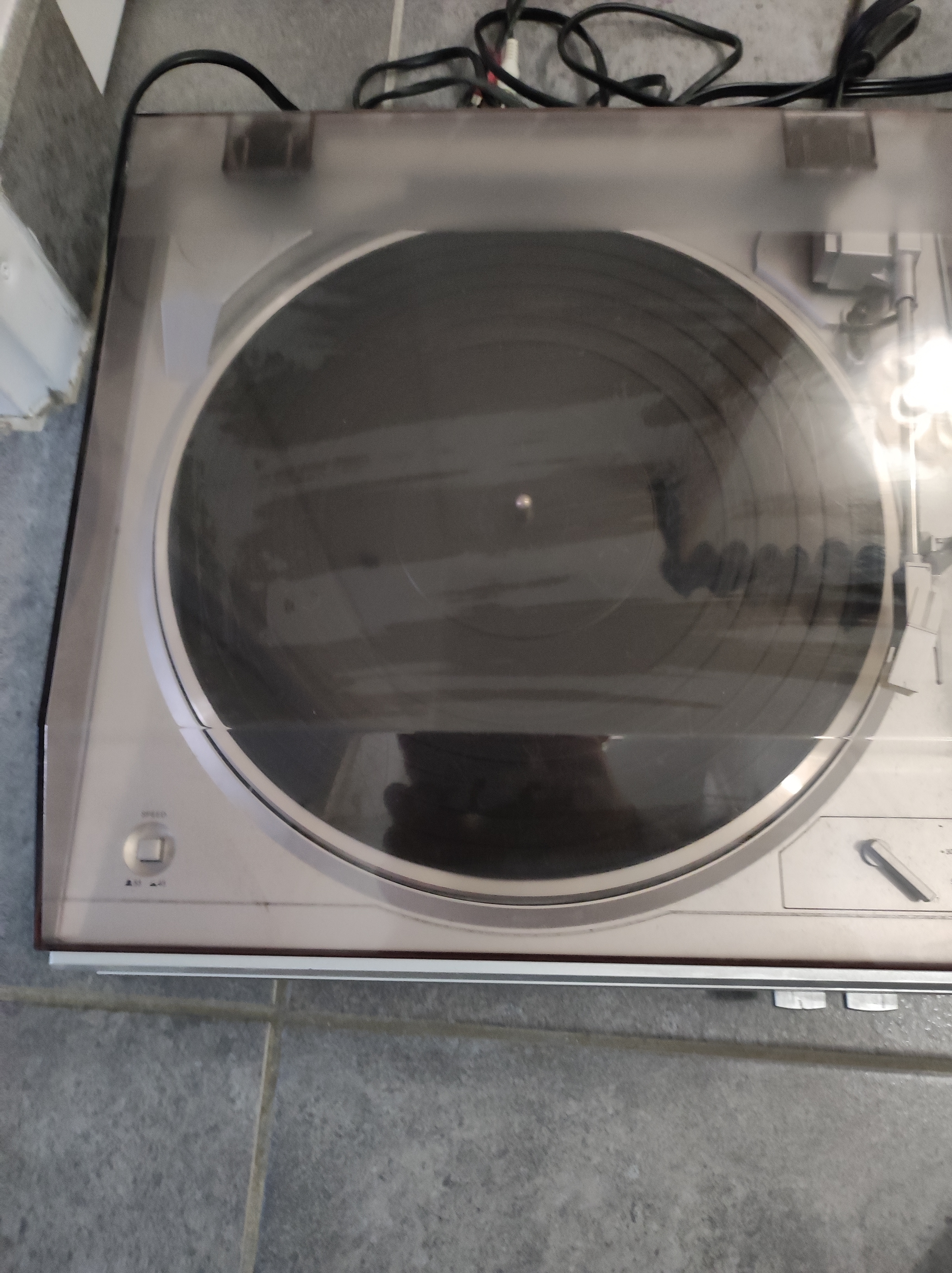 Vends platine vinyle Denon DP-29F hors service, pour réparation ou pièces
