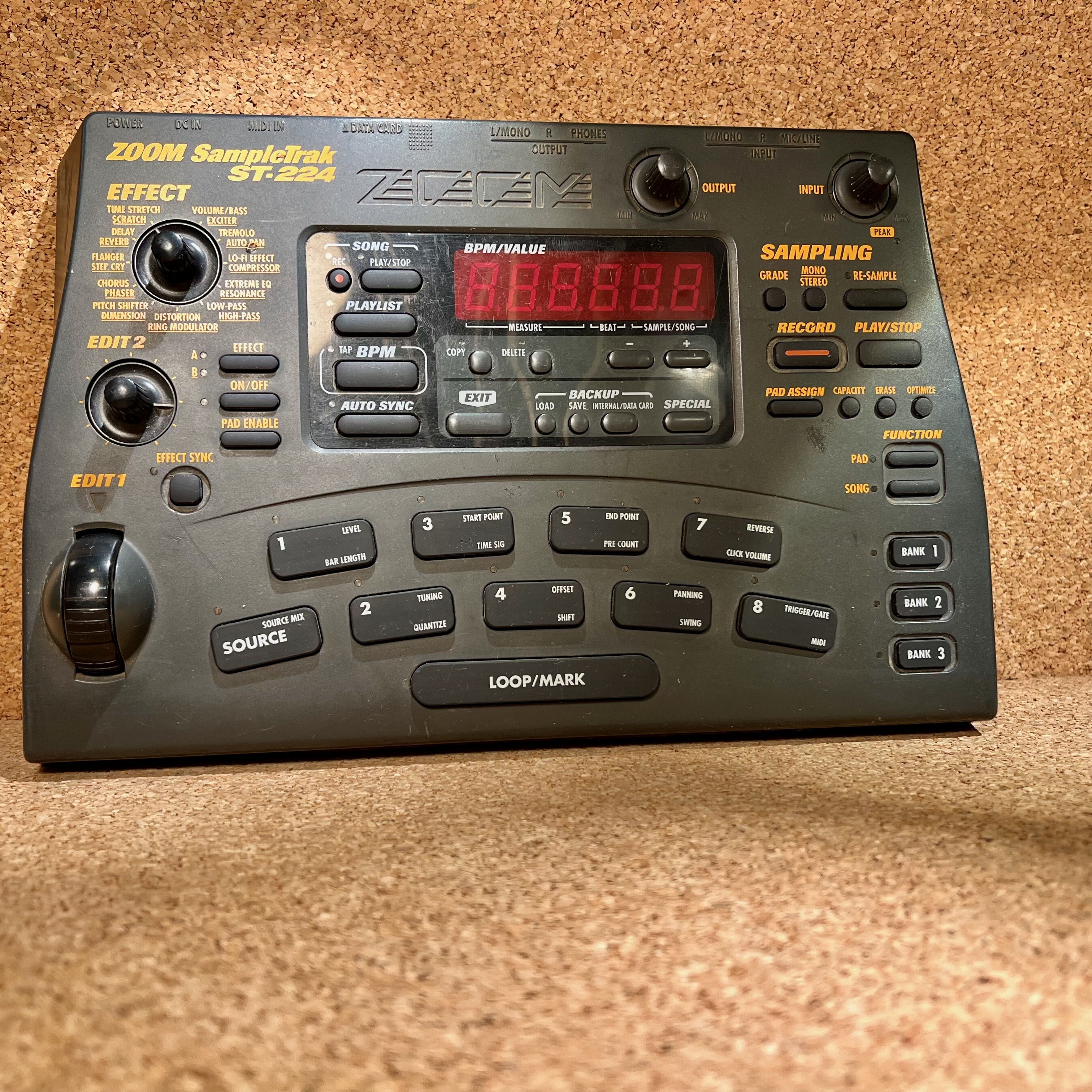 Zoom ST-224 (6851)
