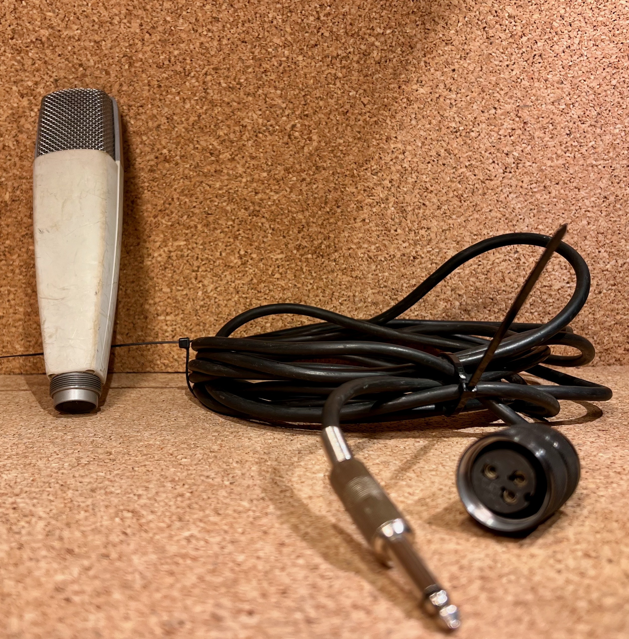 A vendre Sennheiser MD 421 / 2 en état cosmétique moyen mais pleinement fonctionnel