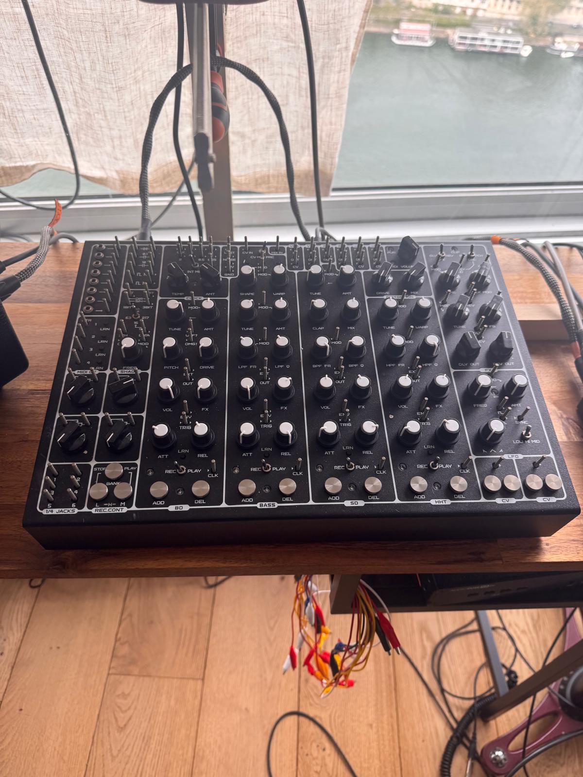 Vends boîte à rythmes Soma Pulsar-23 "Turret" Black complète + housse + carton + facture – quasi neuve