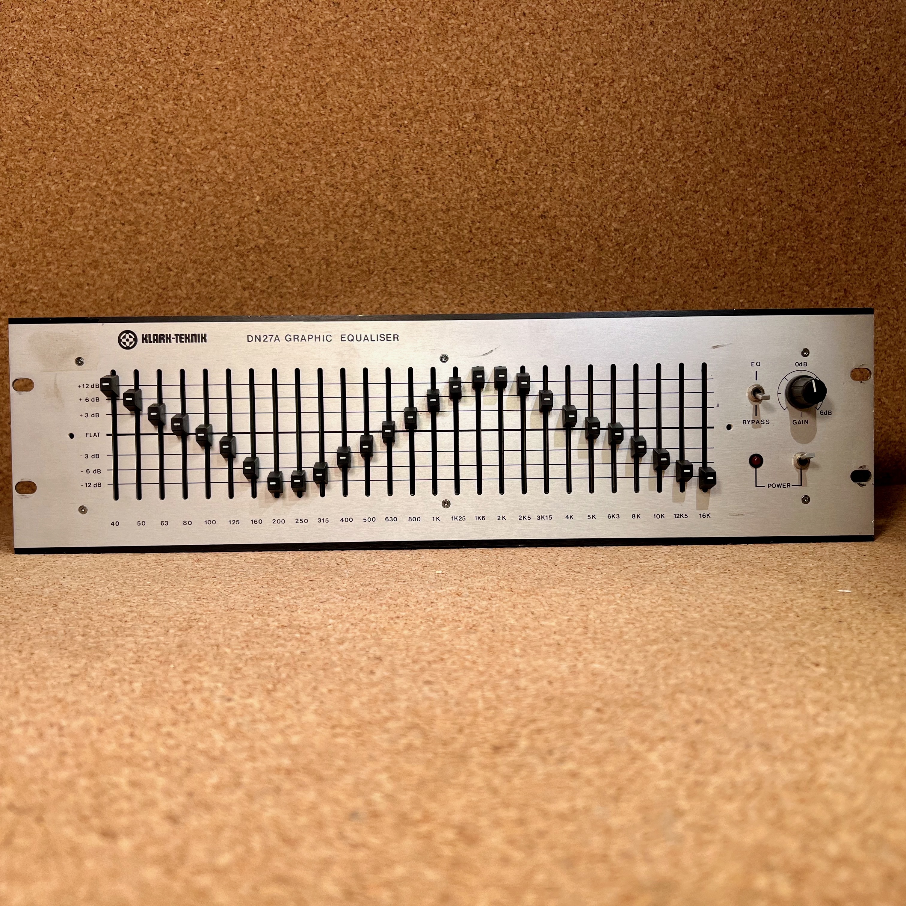 A vendre Klark Teknik DN27 mais aussi paire N° consécutif de DN27A 