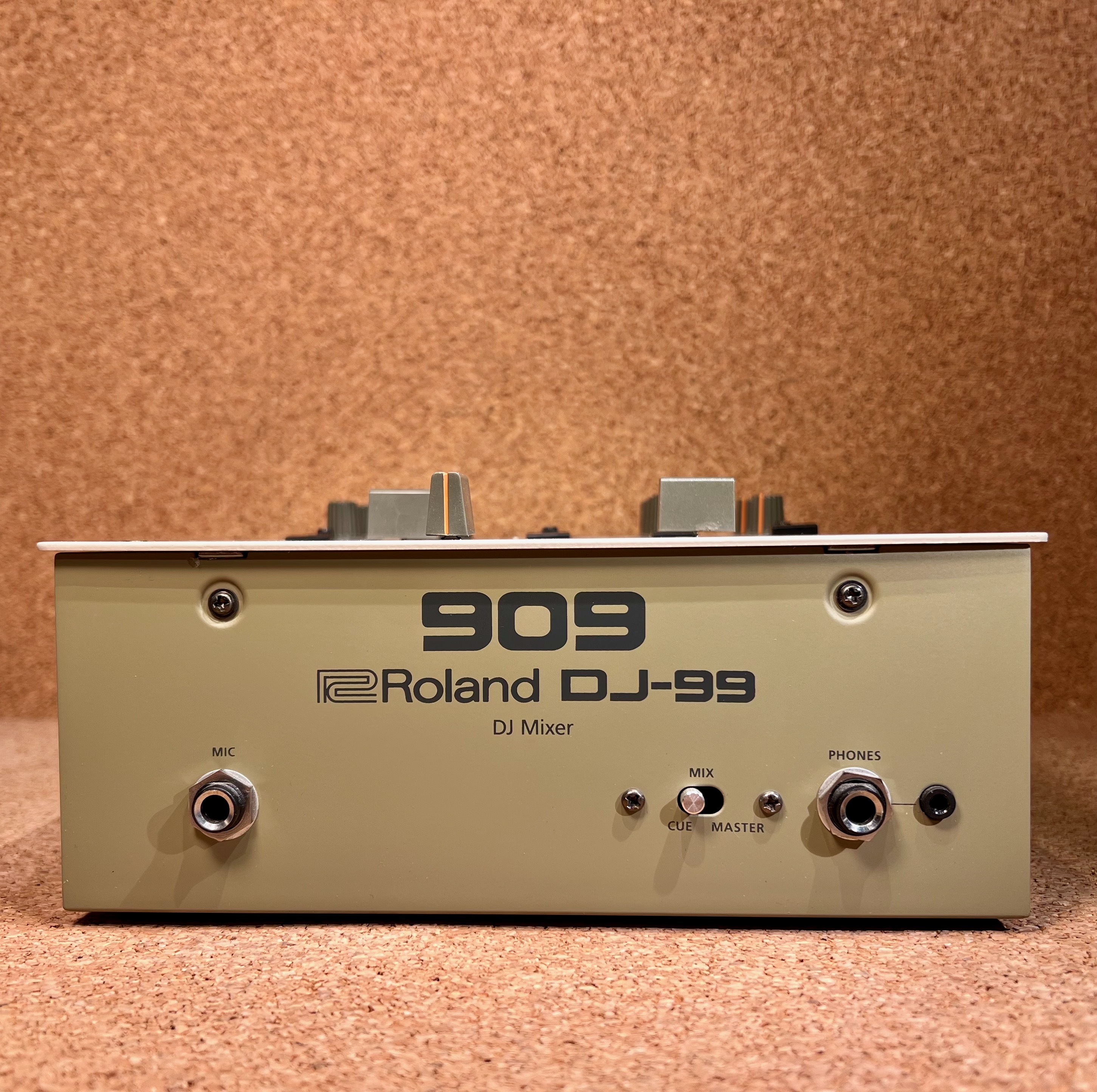 Roland DJ-99 (64240)