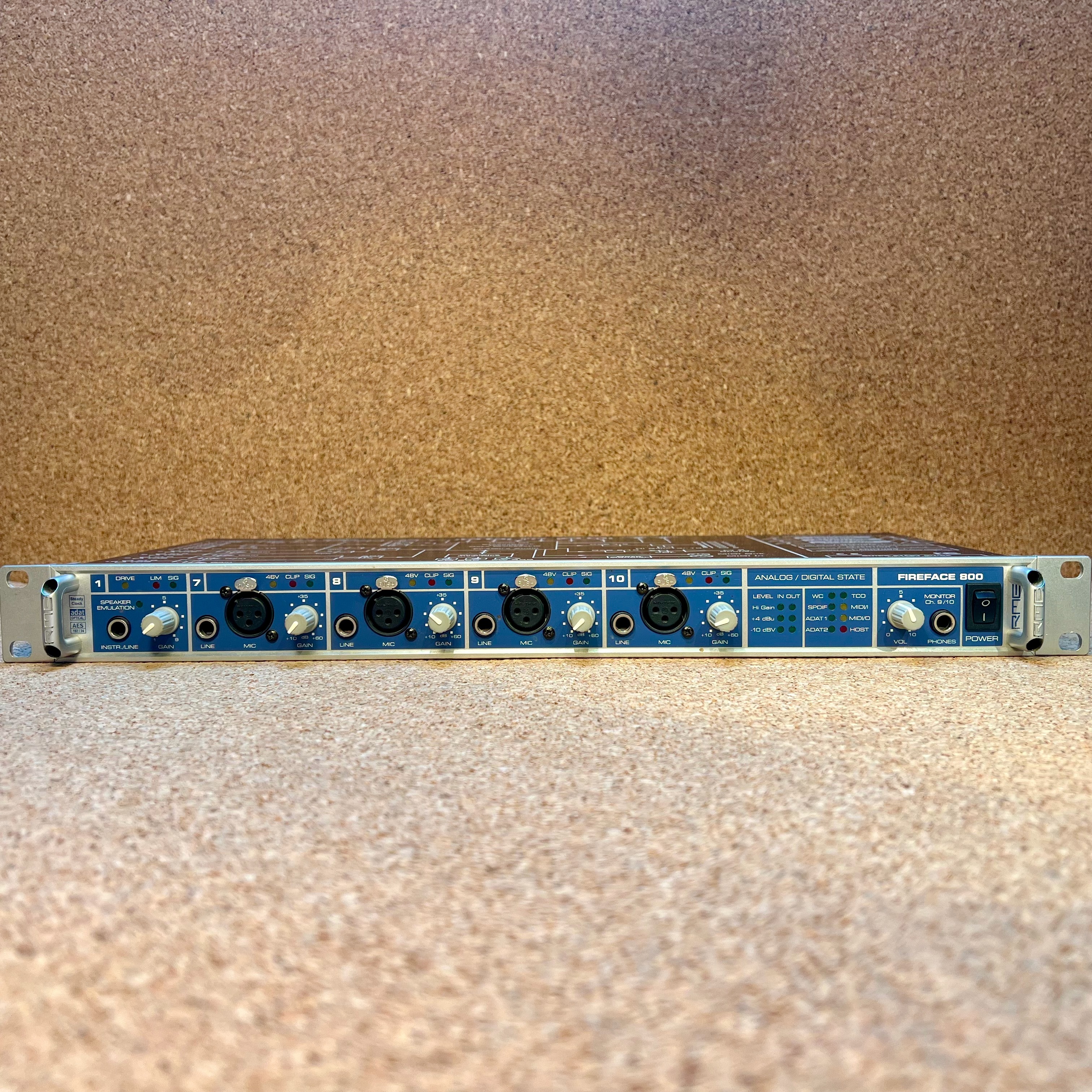 A vendre RME Fireface800 avec câbles. Très bon état. 