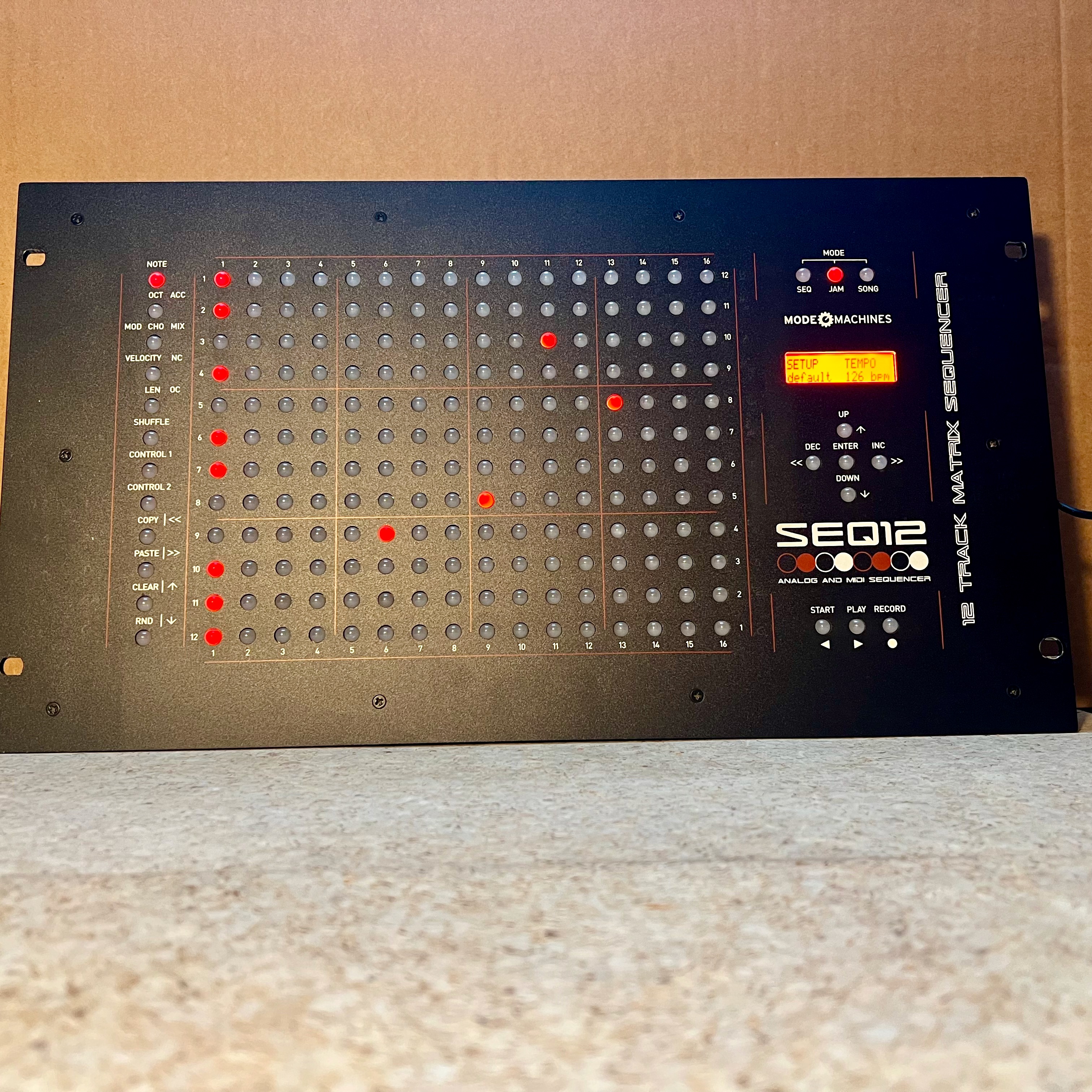 A vendre Mode Machines Seq12 en excellent état + manuel