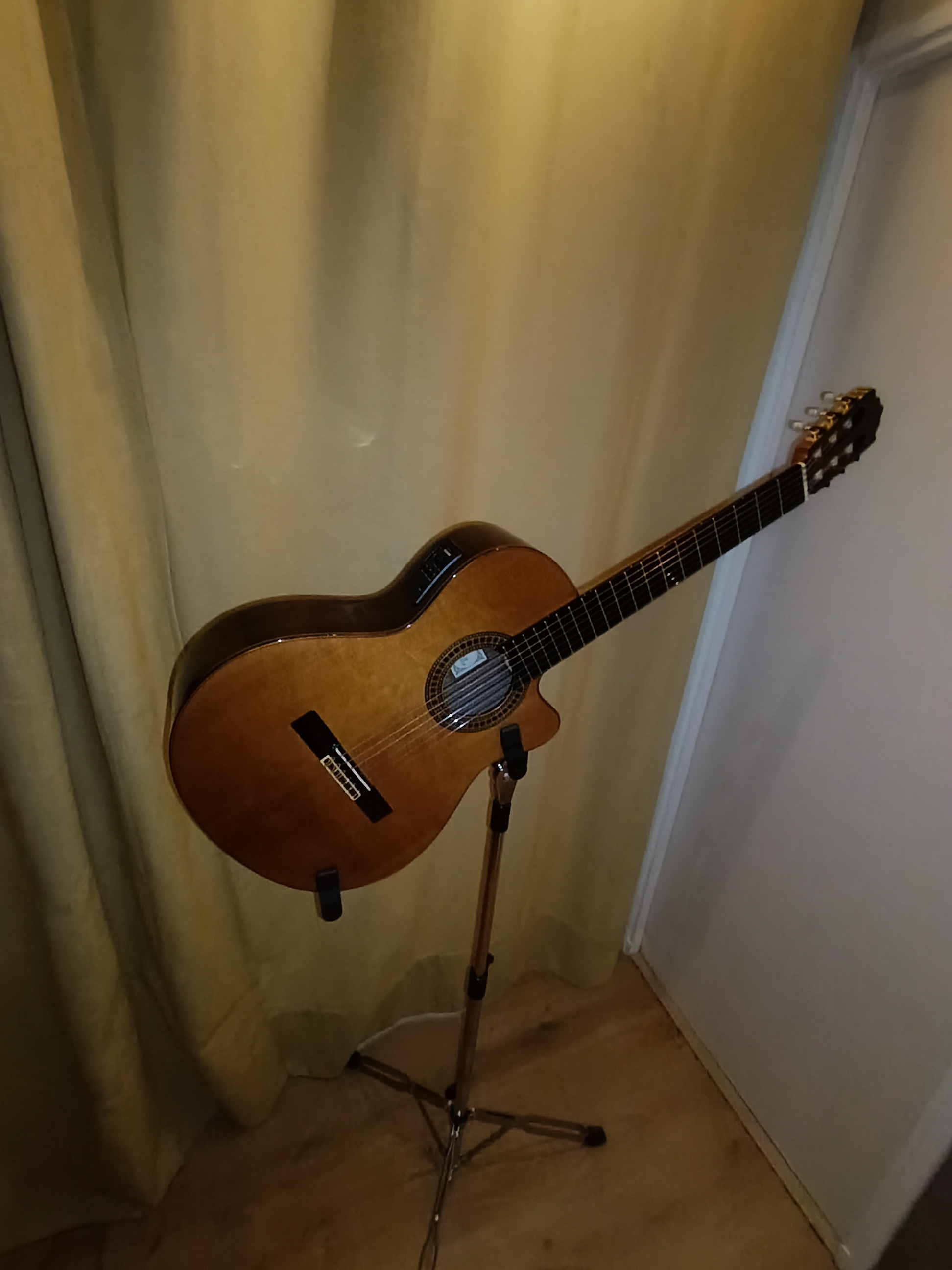 STAND K&M PRO Guitare (acoustique, divers) Jeu debout / assis
