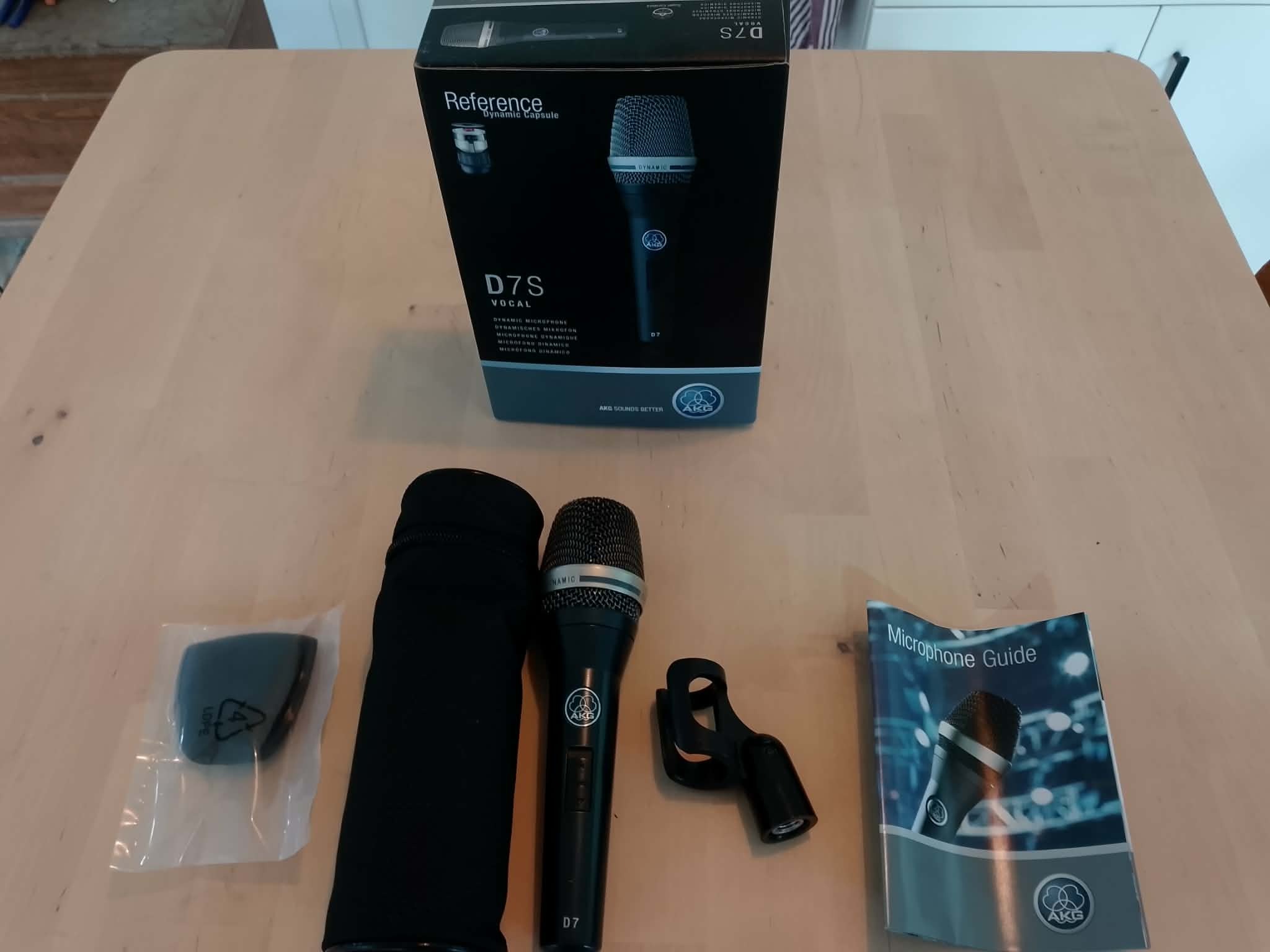 AKG d7s