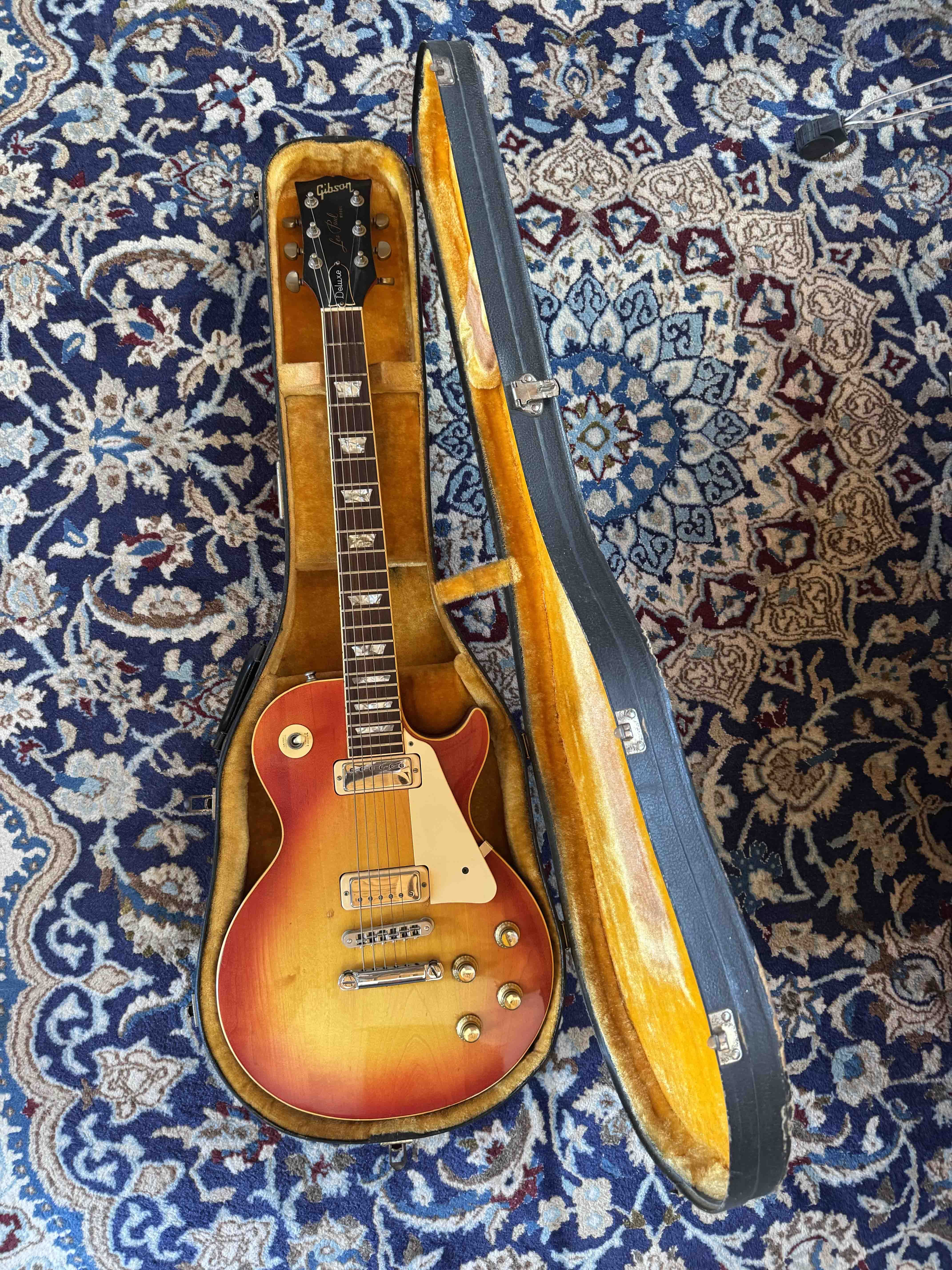 Vends Gibson Les Paul Deluxe + étui rigide d'origine