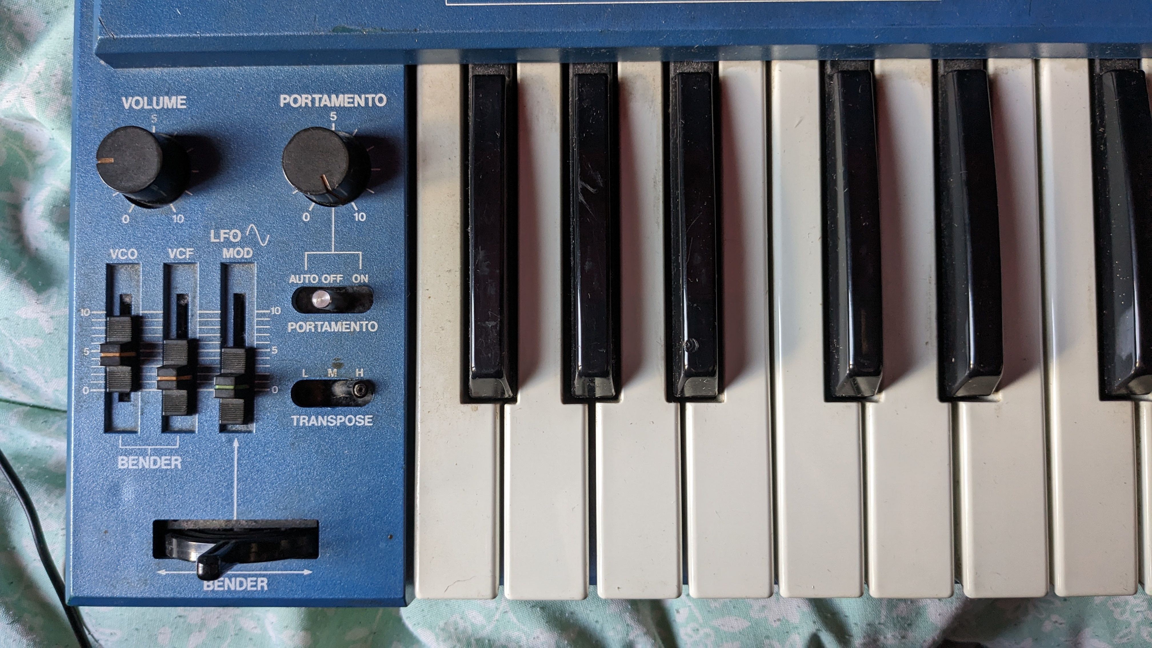 Roland SH-101 (15545)