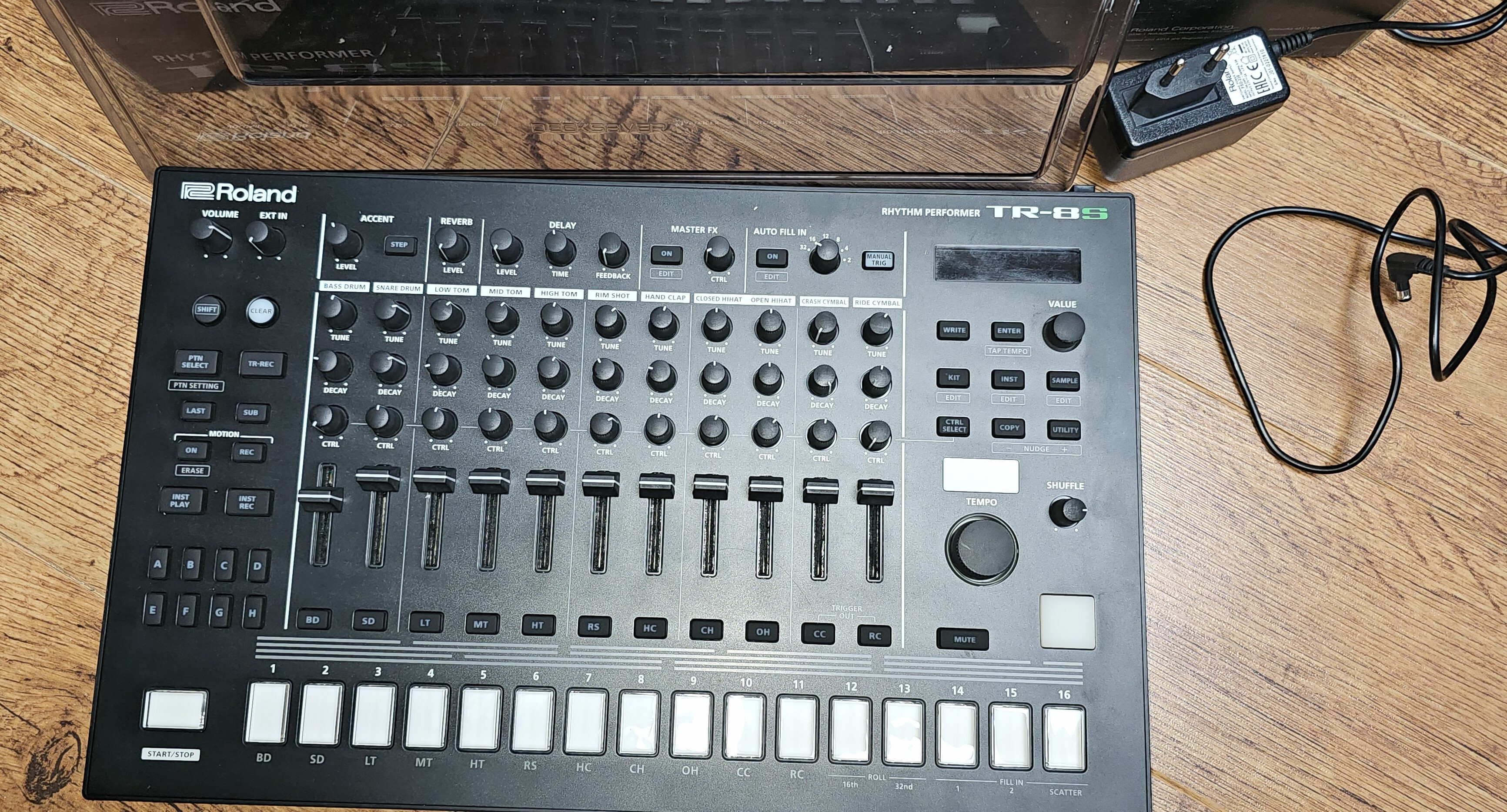 Roland TR-8S Rhythm Performer (91093)