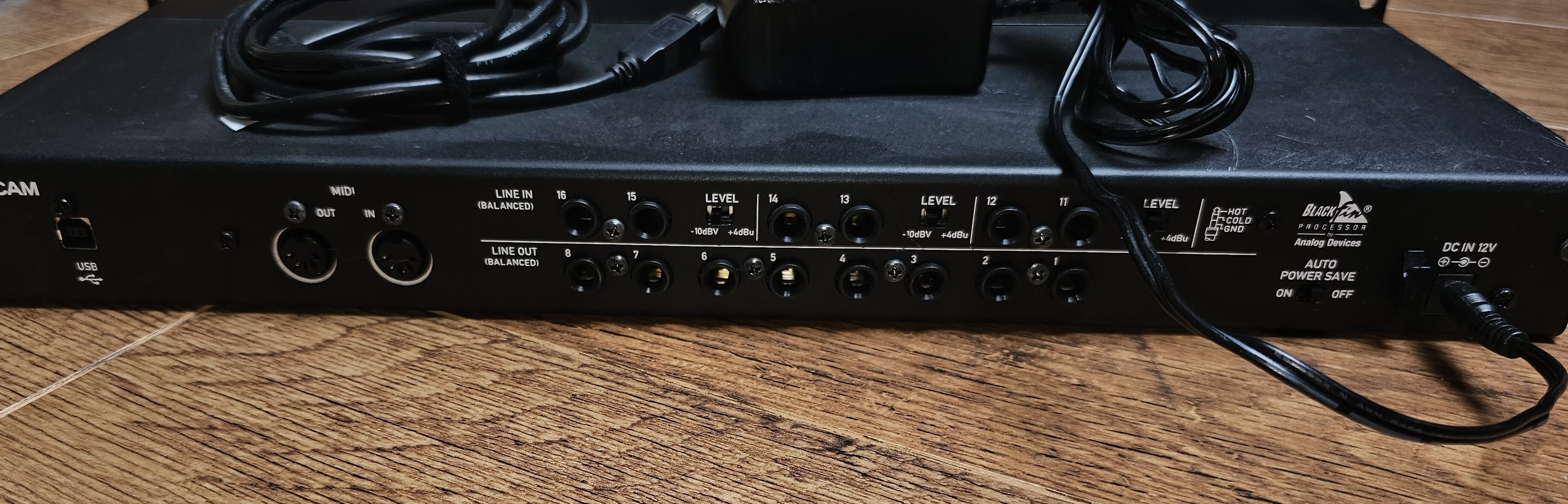 Tascam US-16X08 (9921)