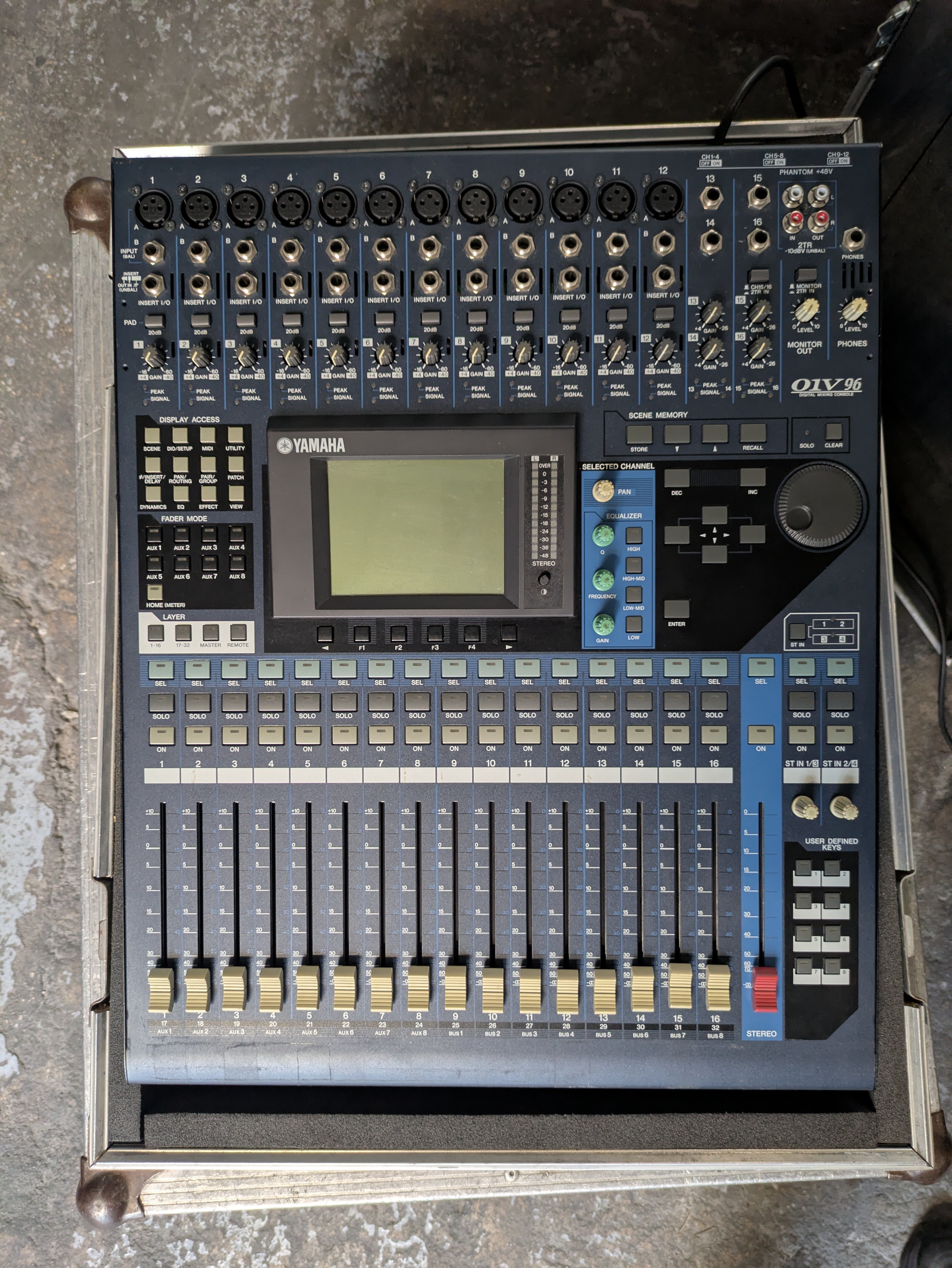Vends Yamaha 01V96 V2 d'occasion révisée en flycase