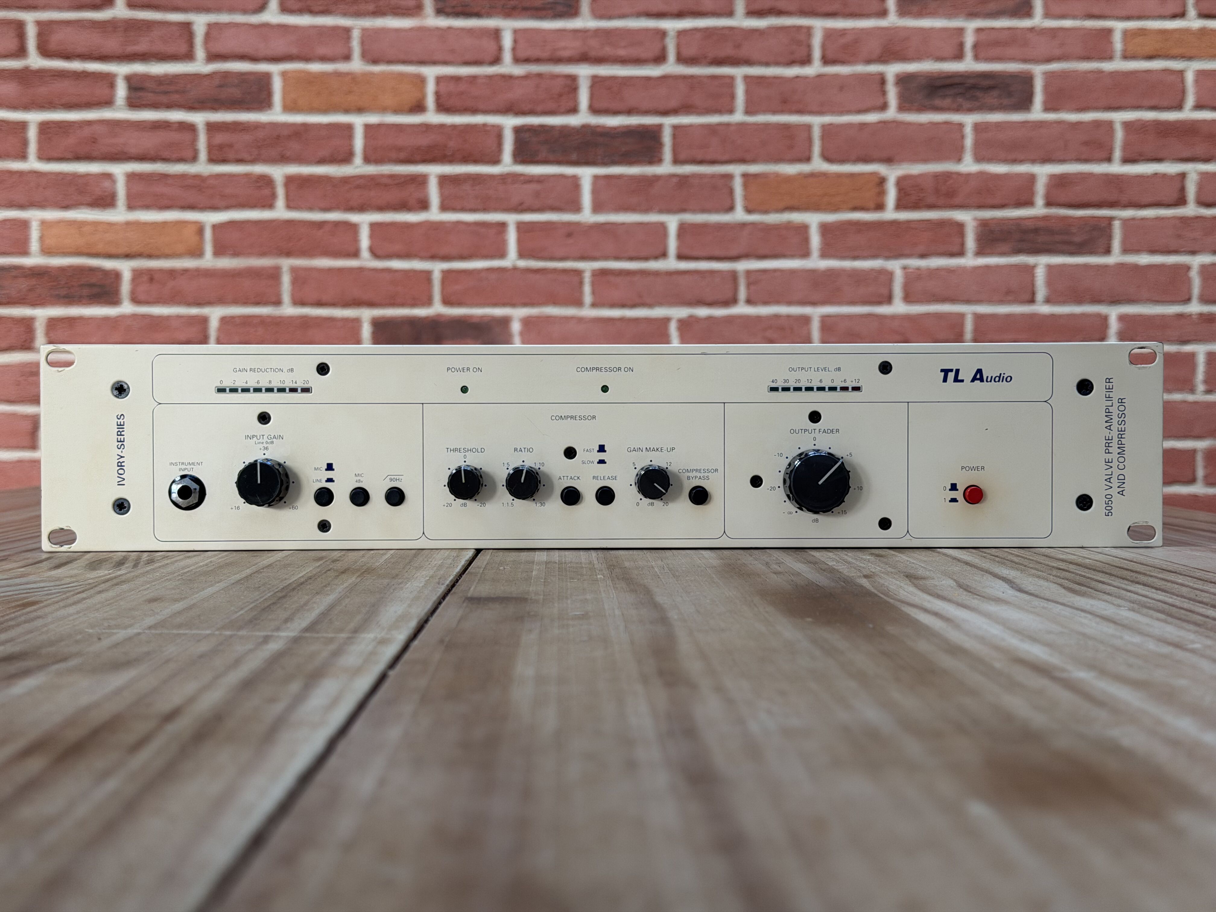 TL Audio Ivory 5050 – Préampli lampe + compresseur mono – Channel Strip rack