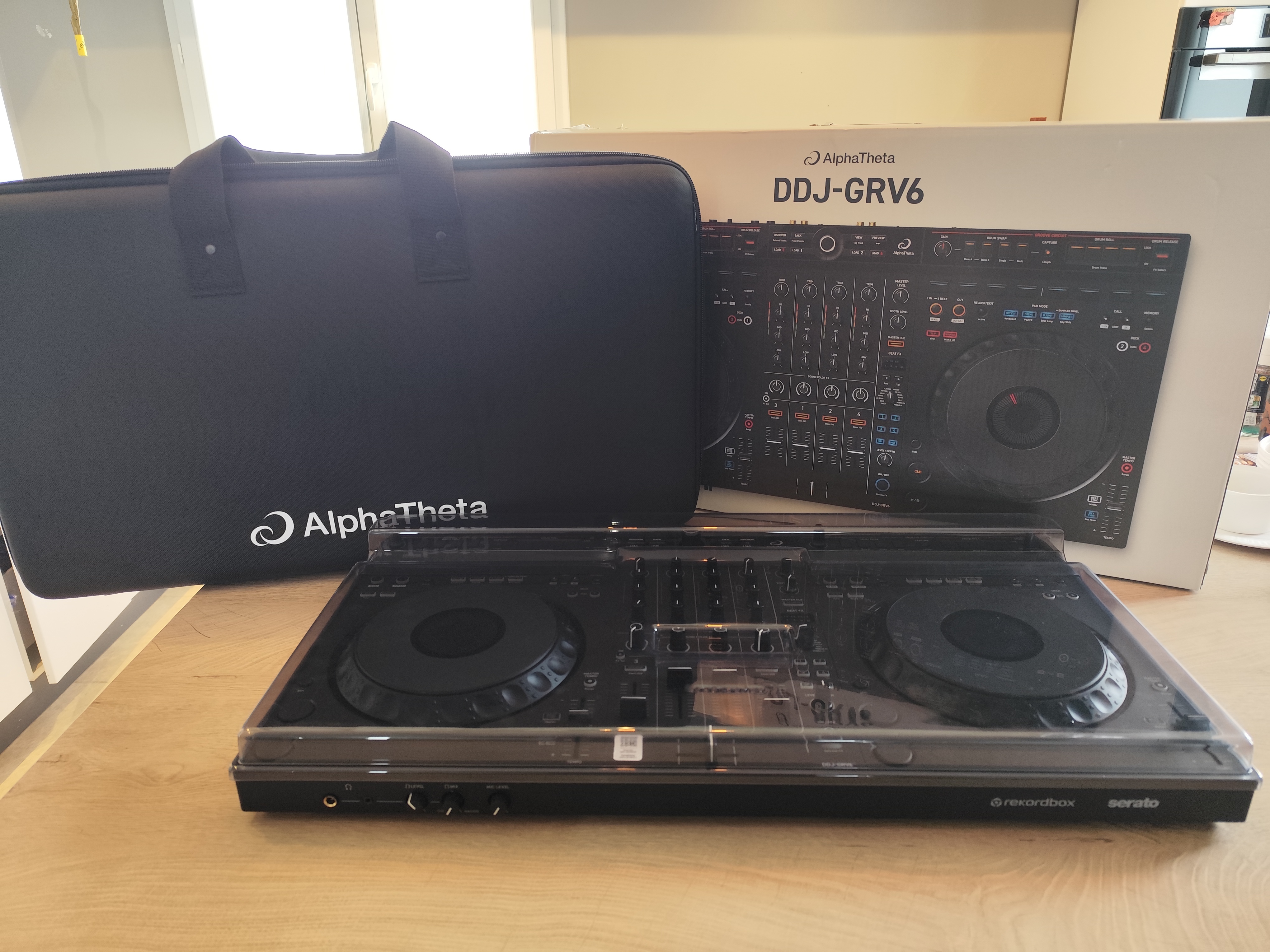 AlphaTheta DDJ-GRV6 + Decksaver + sacoche officielle – quasi neuf