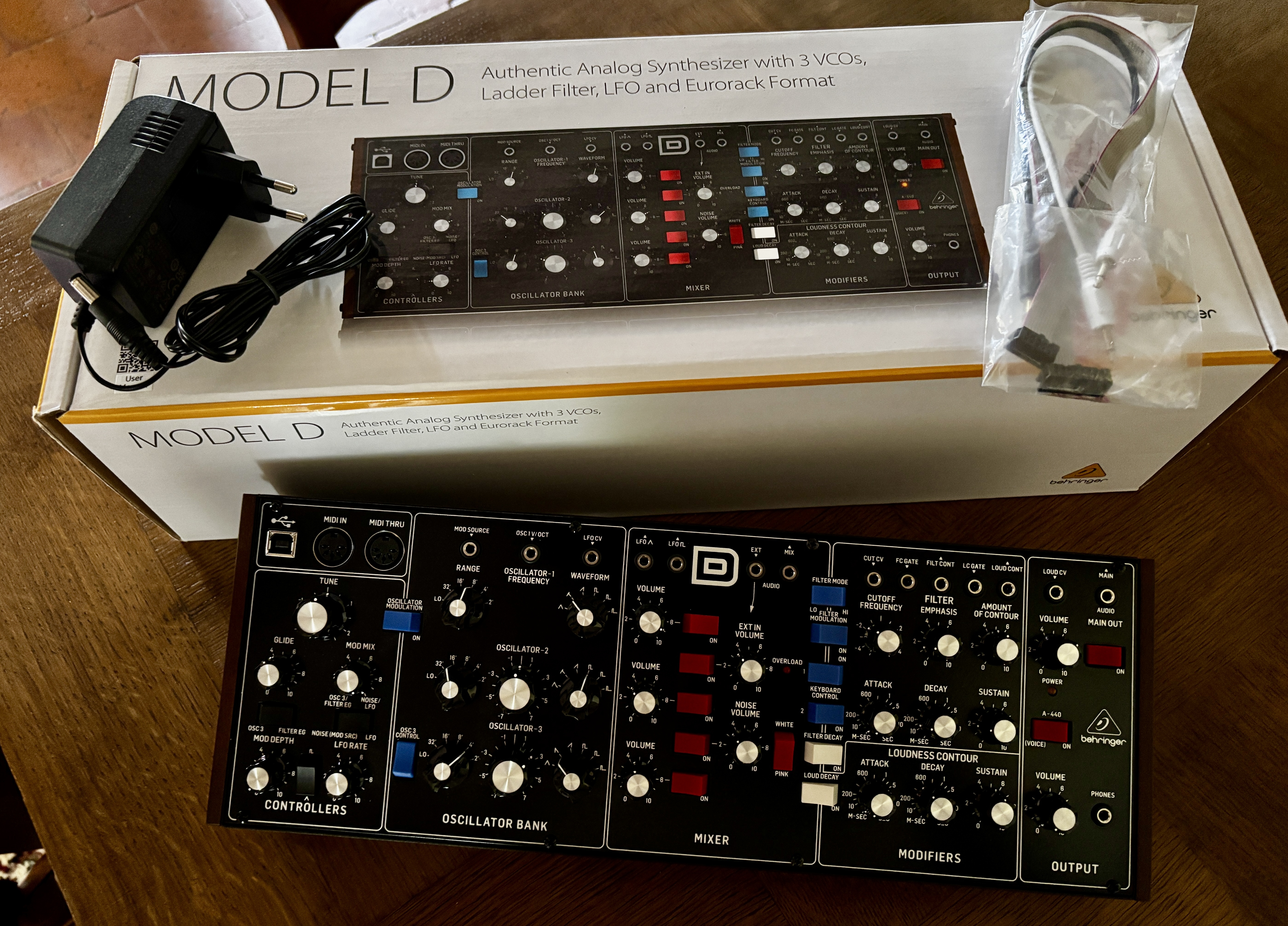 Vends Behringer Model D