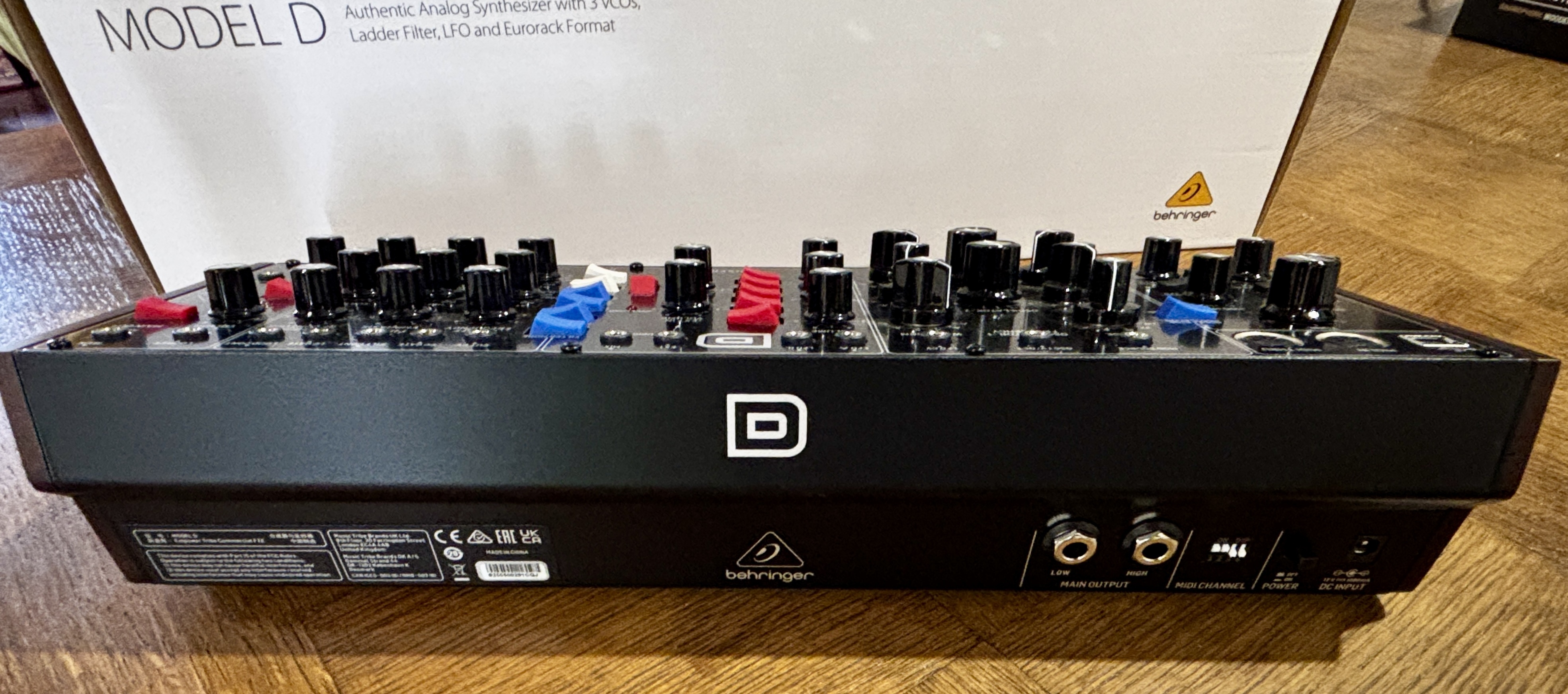Behringer Model D (10341)