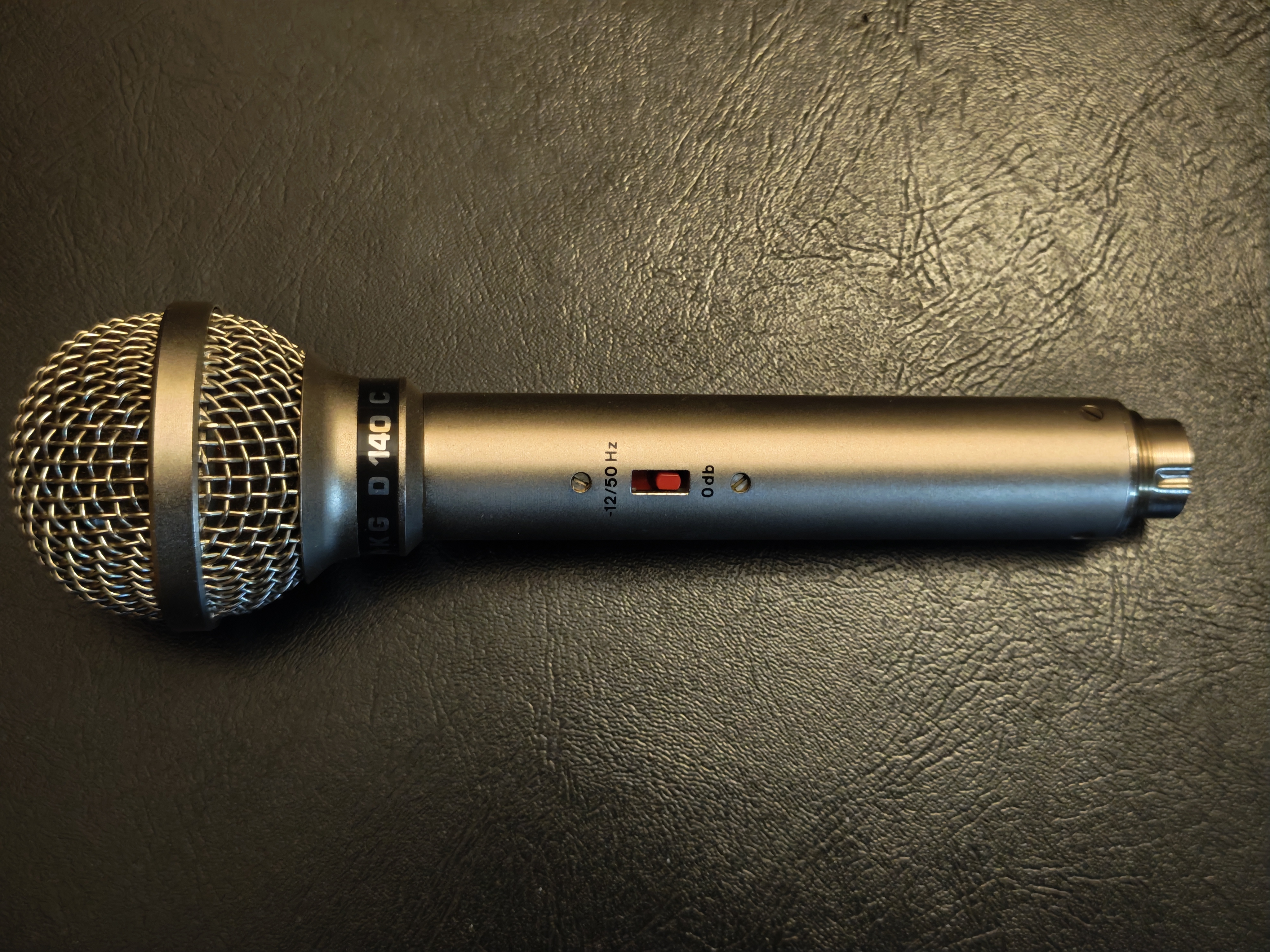 Microphone vintage AKG D140C en bon état