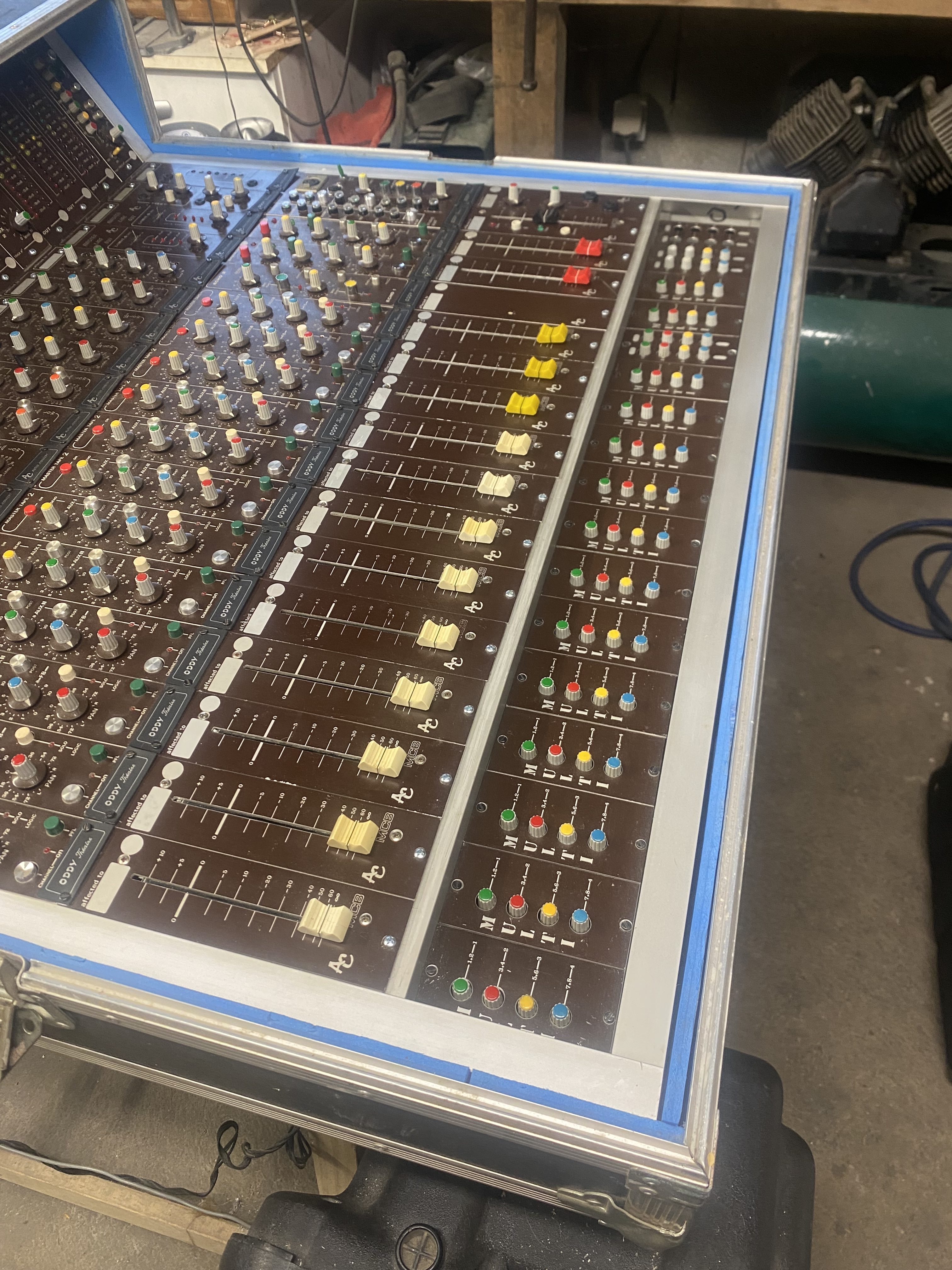 Vends Console, audi-théâtre de Jean, Allary