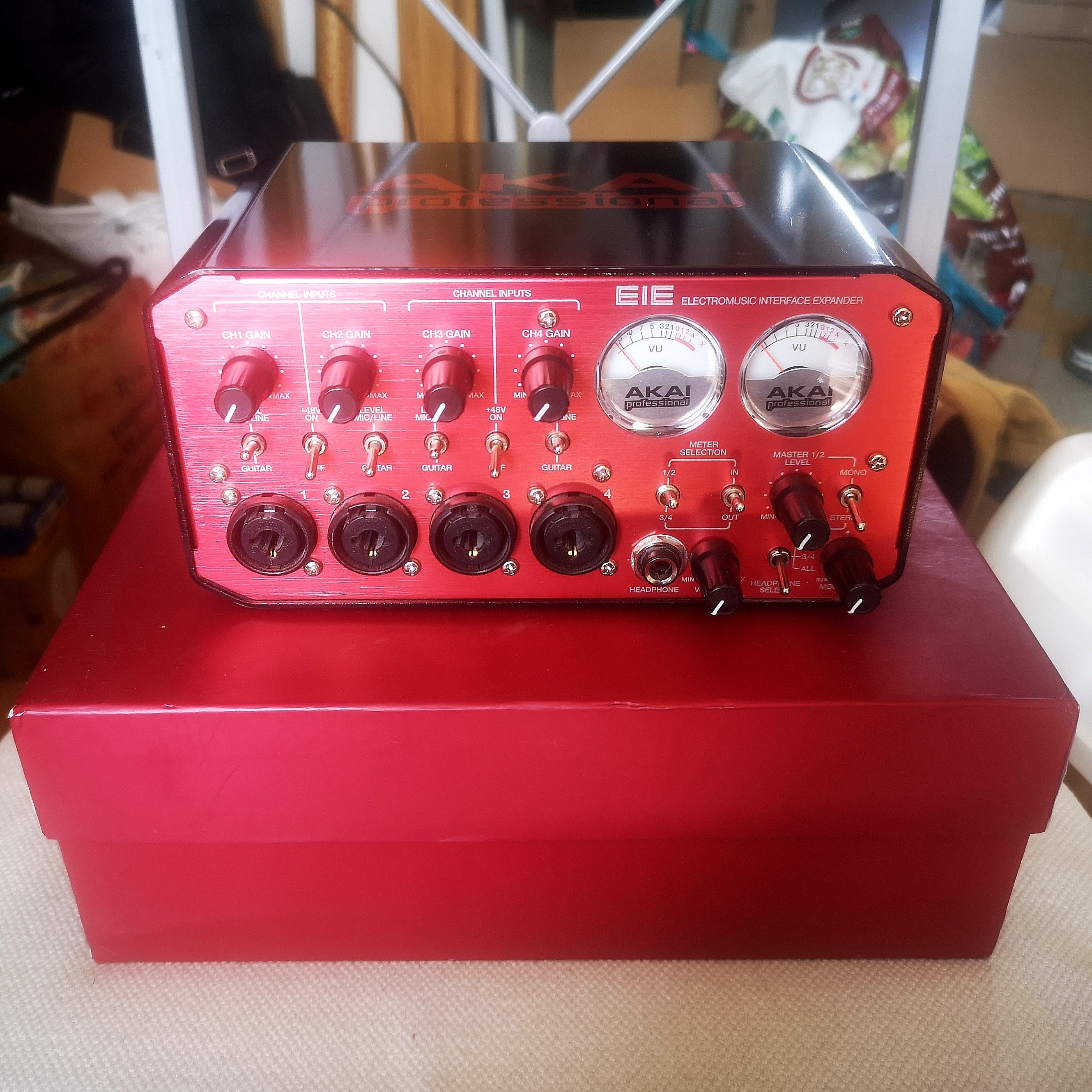AKAI Professional EIE I/O – Interface audio USB 4/4