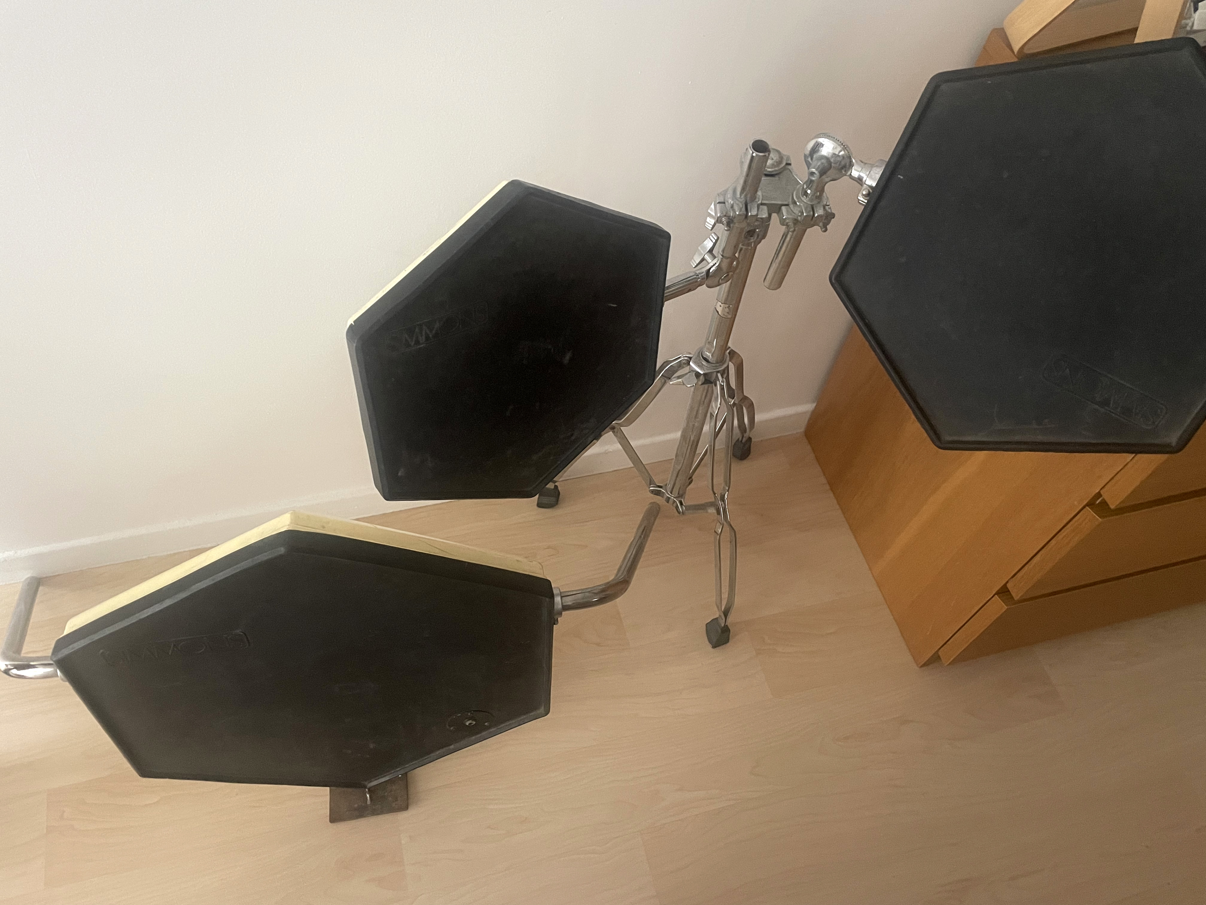 Simmons SDS 8 SEULEMENT bass pad + 2 tom pads et pied
