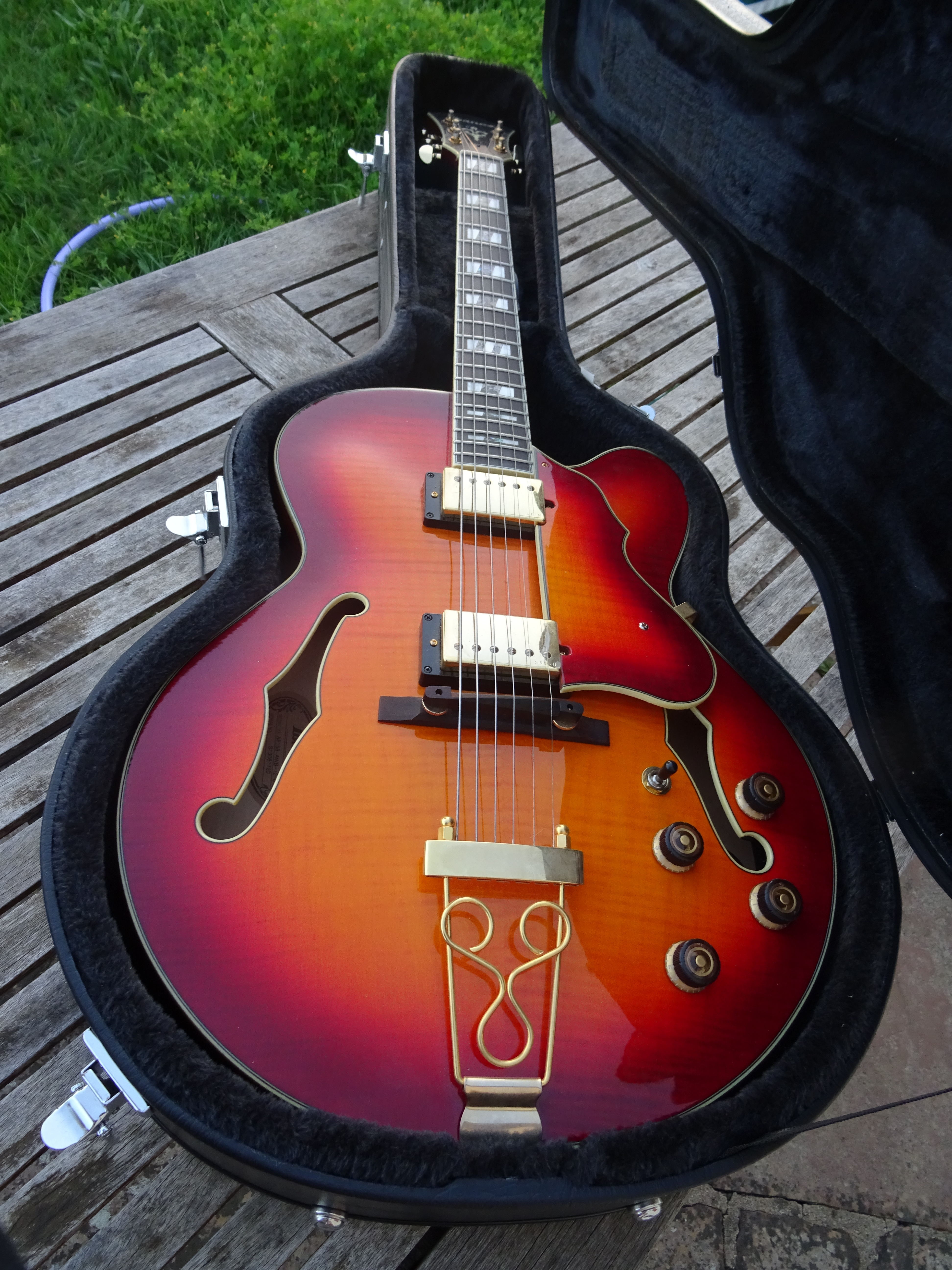 Vends guitare Ibanez AF155 AWB