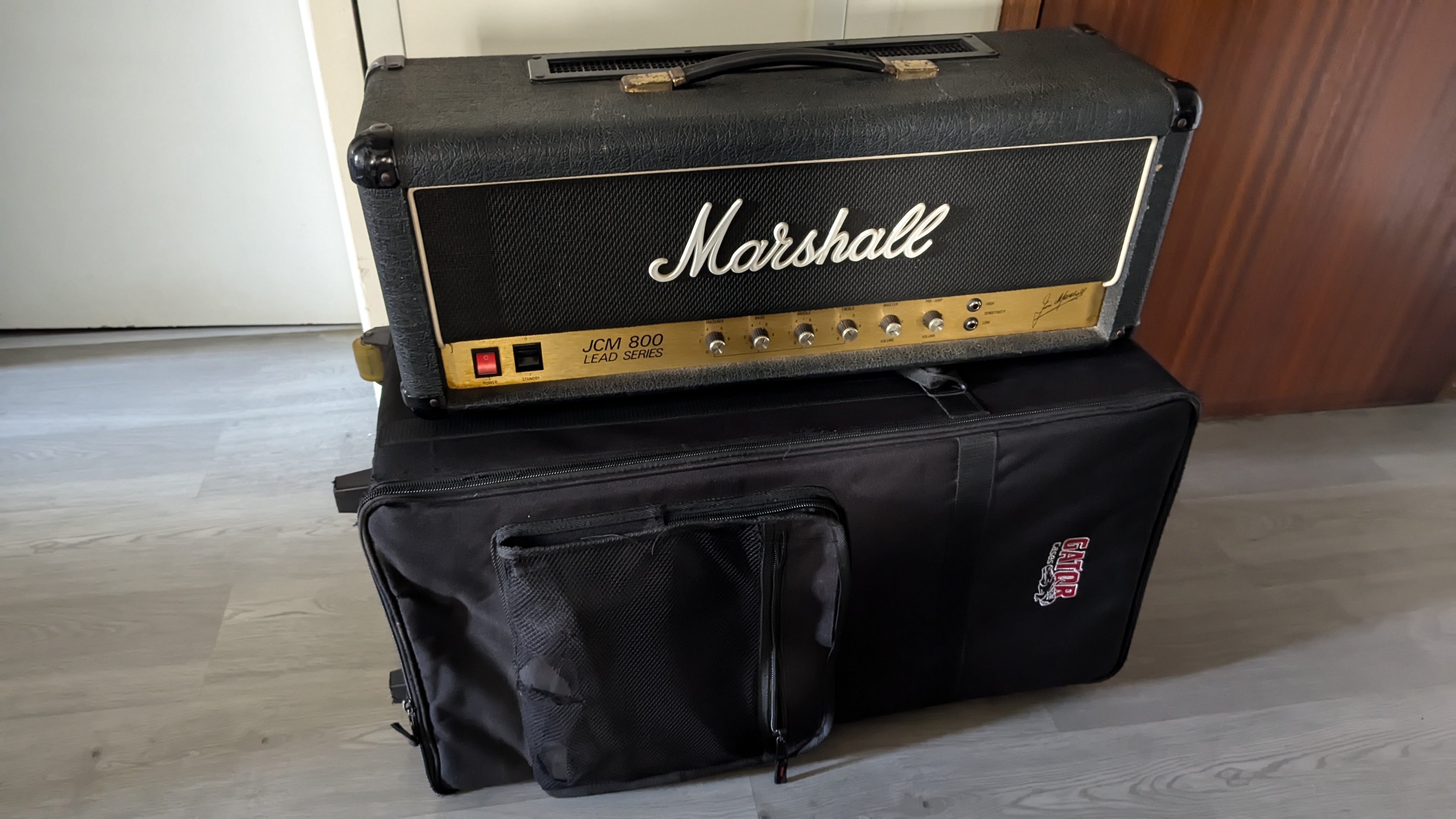 Marshall JCM 800 (modèle 2203, 1982)