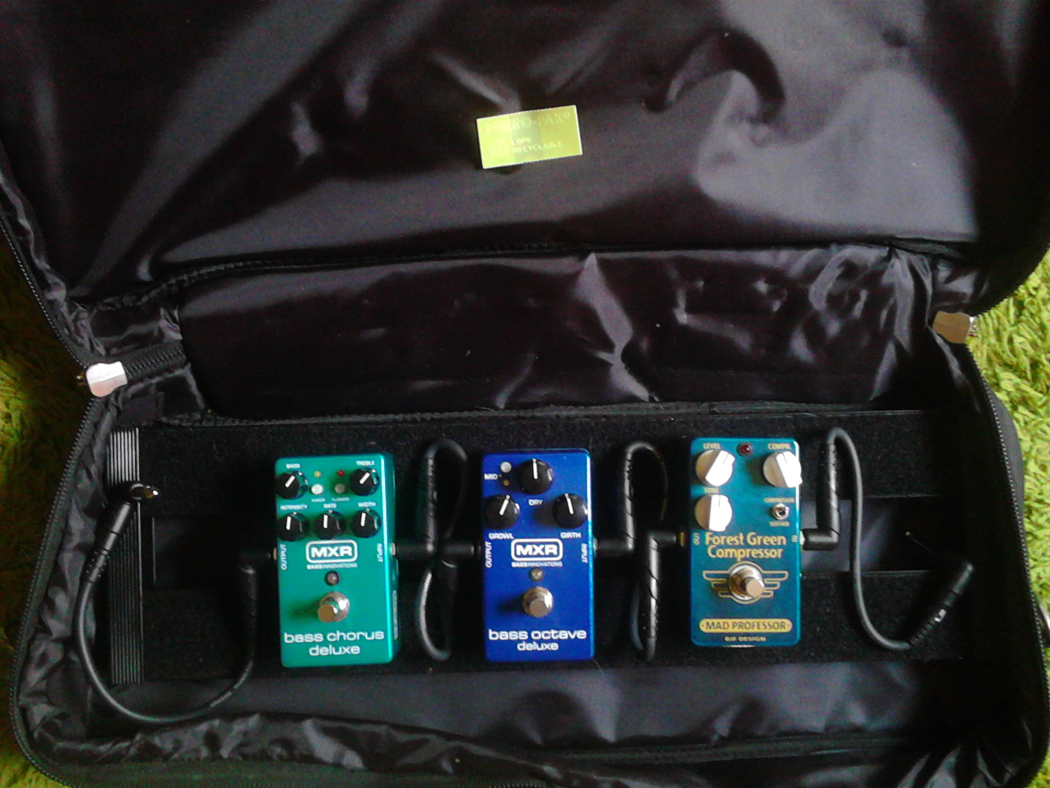 Vends lot de 3 pédales pour basse.