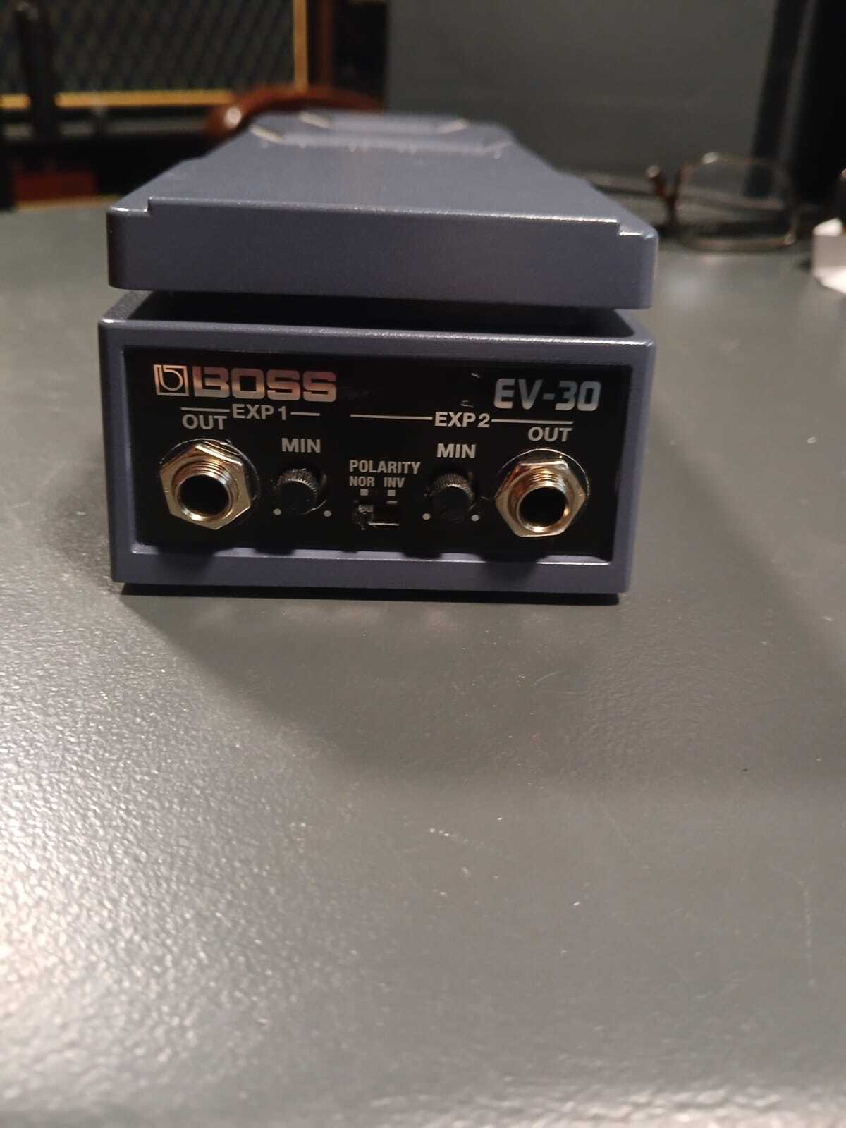 vends Boss EV-30