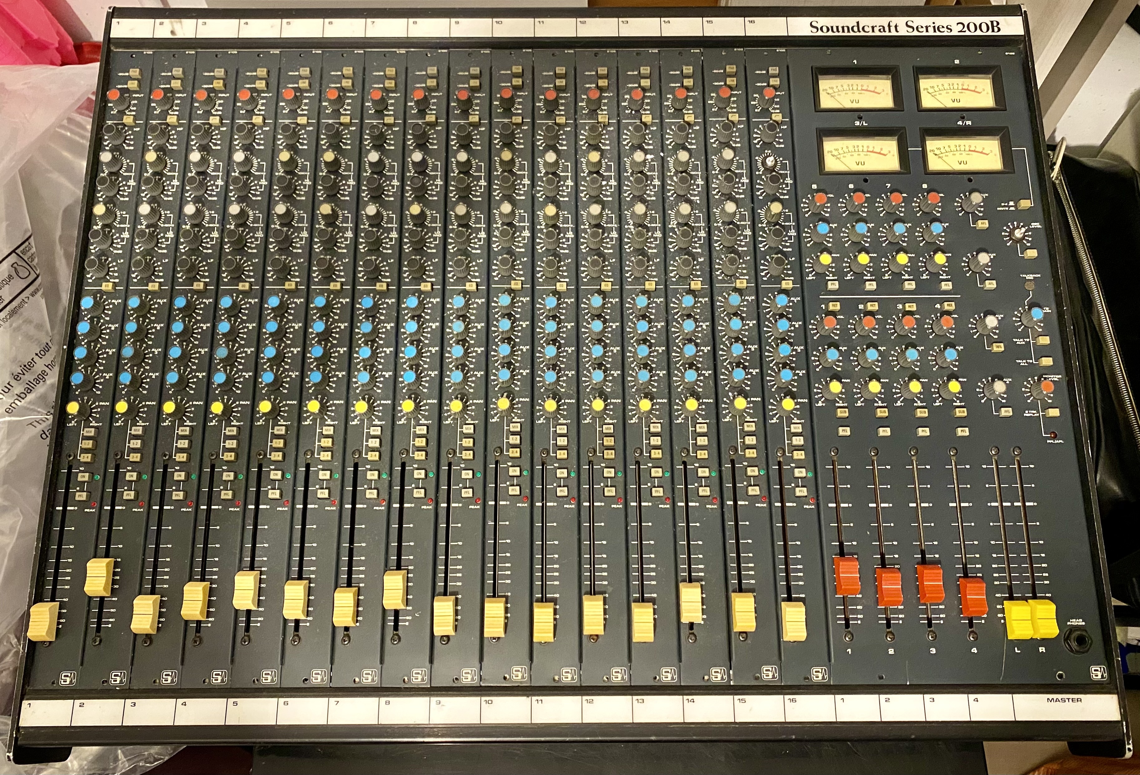 Vends Soundcraft 200B à restaurer