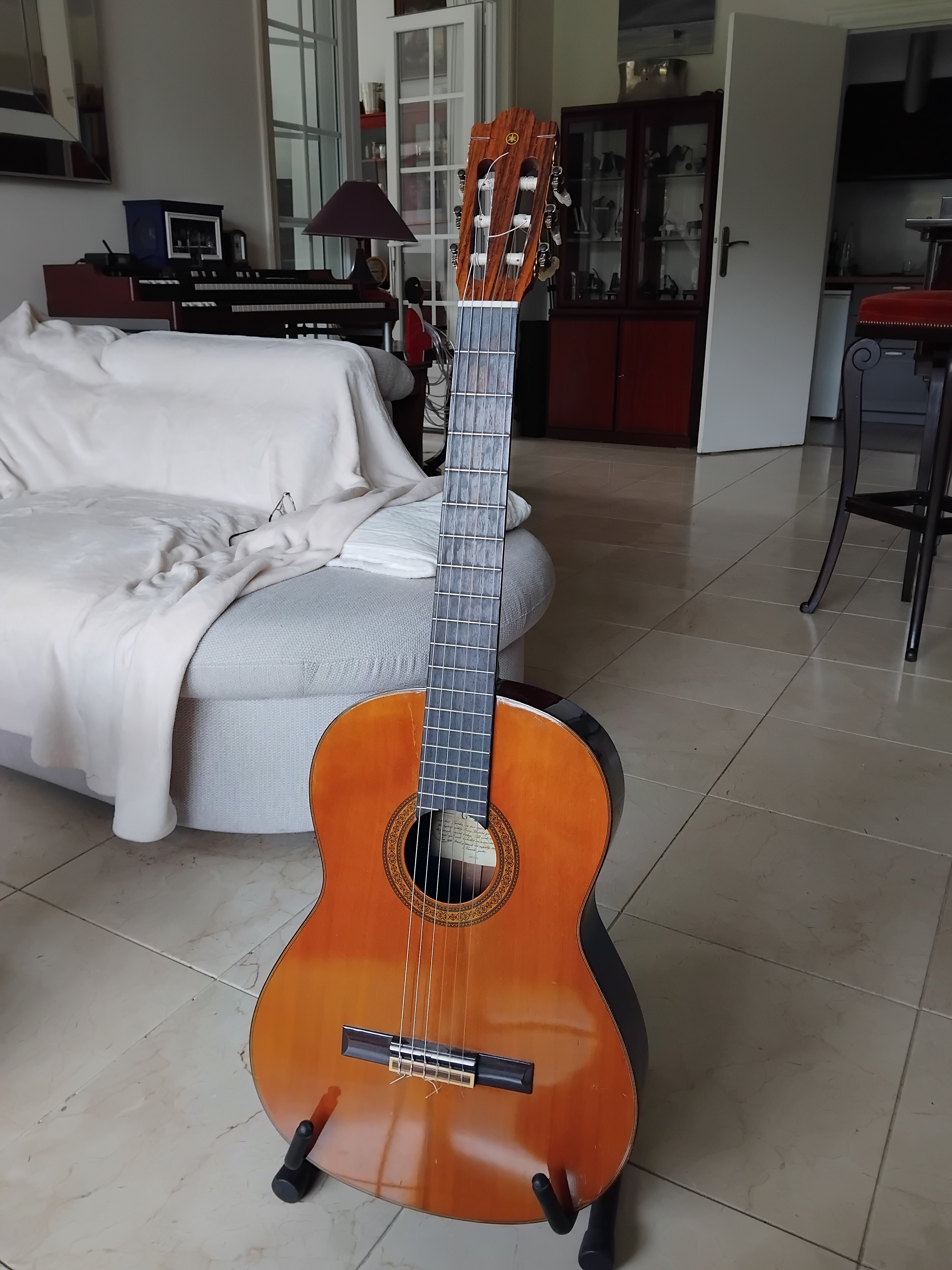 Guitare classique YAMAHA G-235 II très bon état avec housse