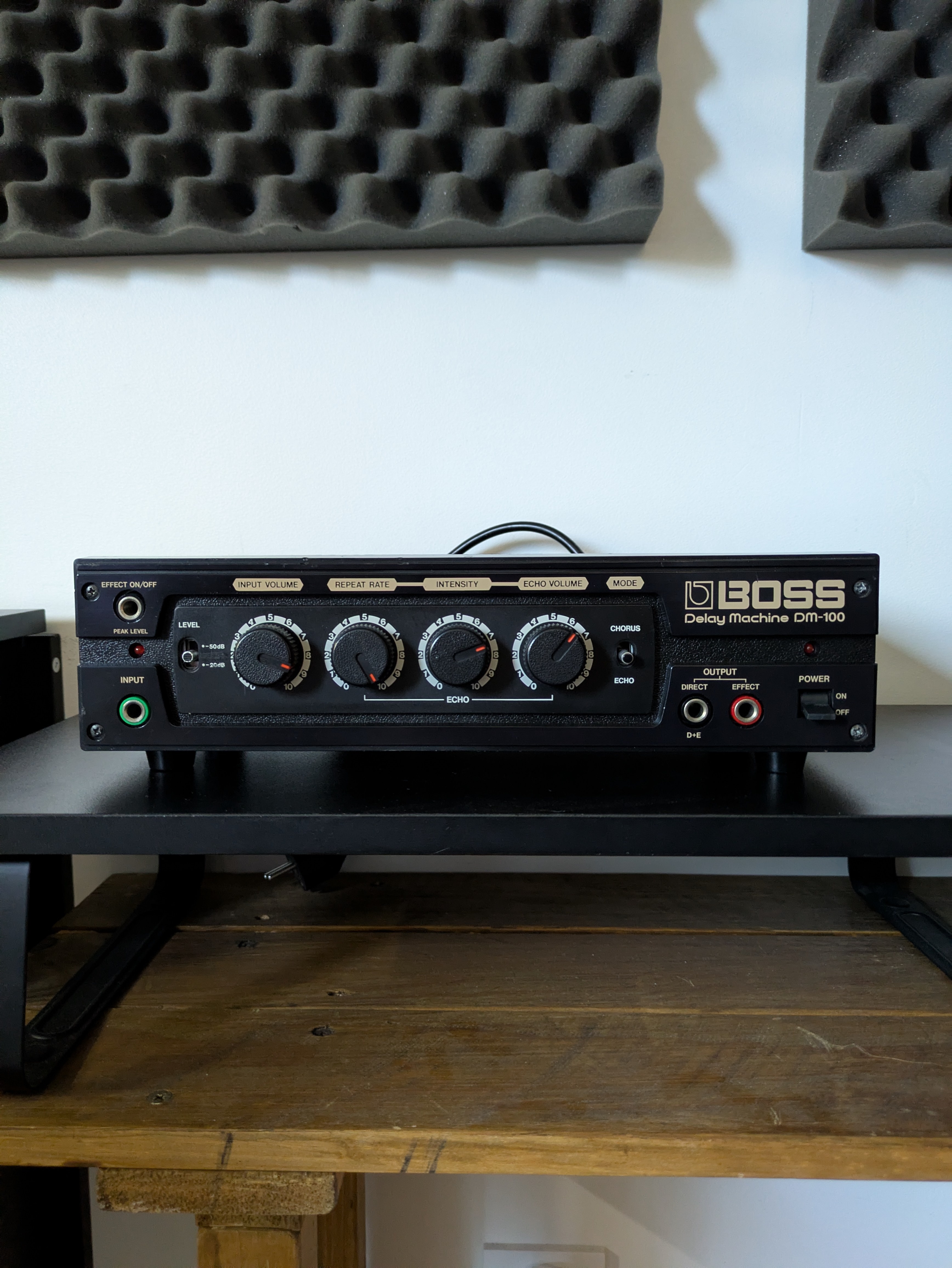 BOSS DM-100 (révisé)