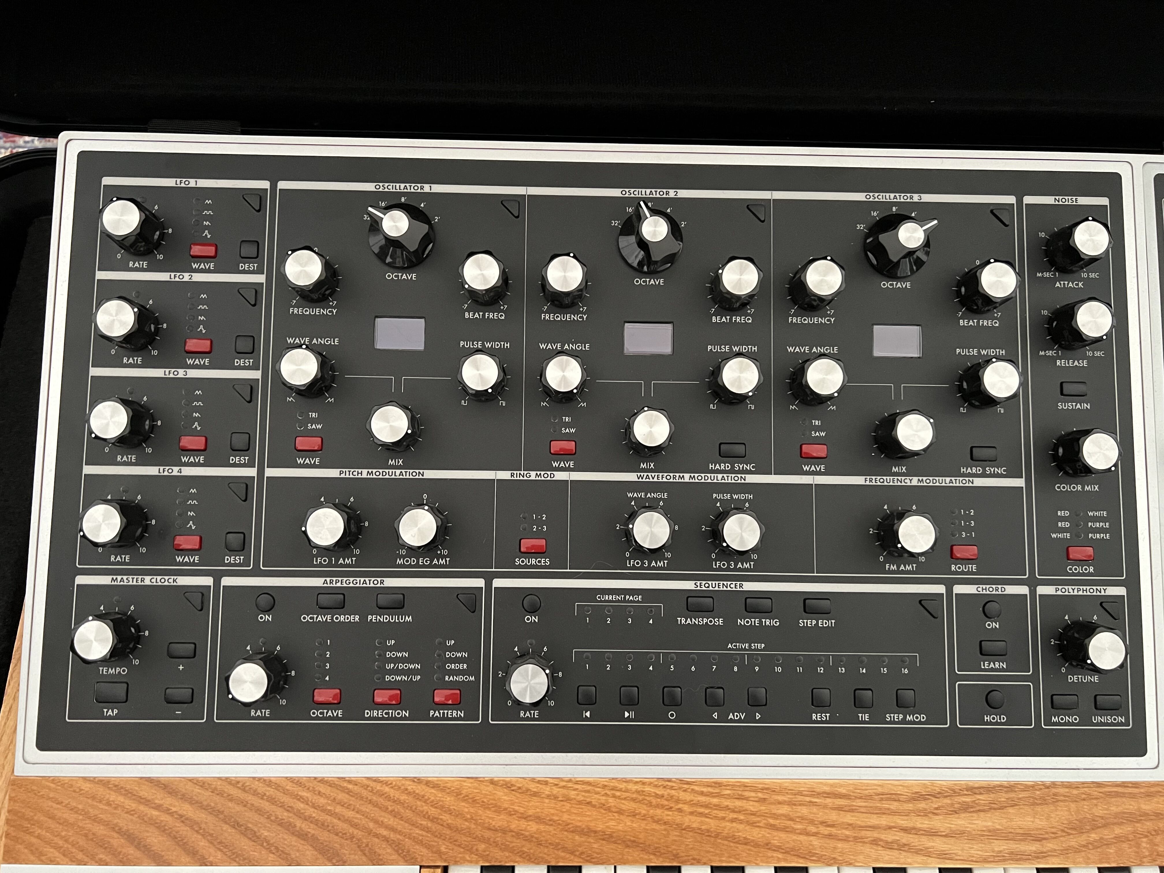 Moog Music Moog One 16 (74218)