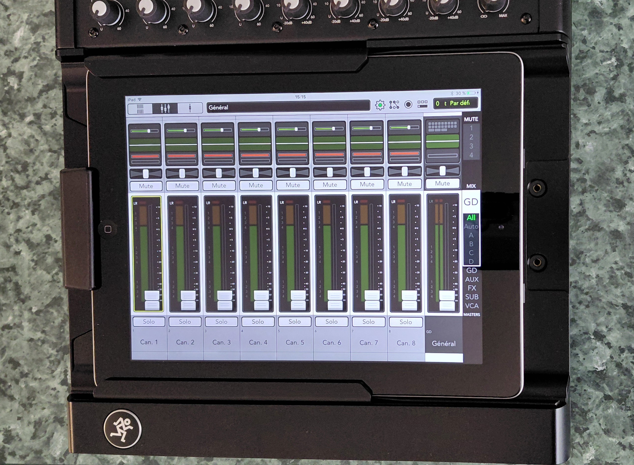 Vends Mackie DL806