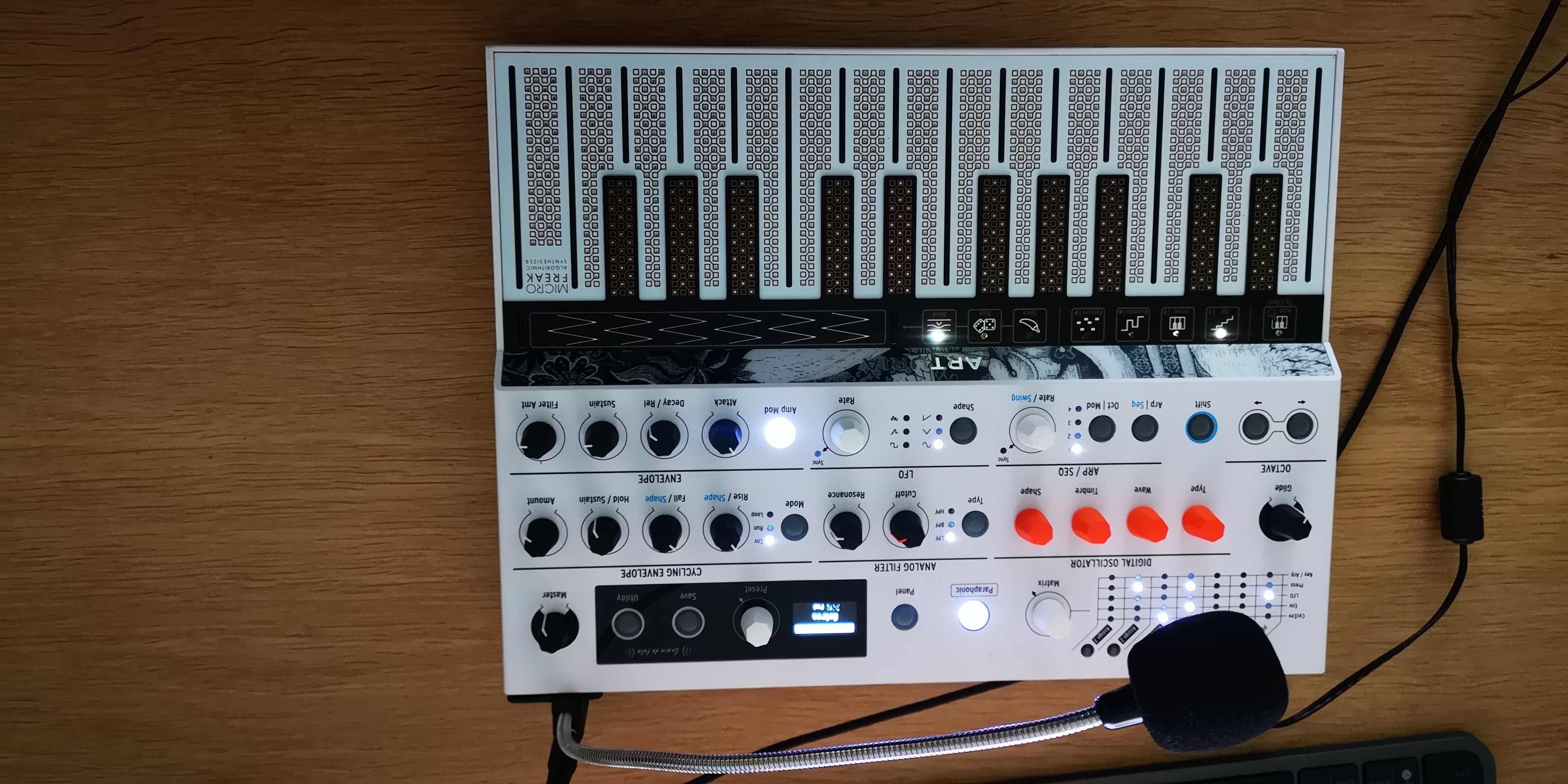 Vends Microfreak vocoder edition blanc