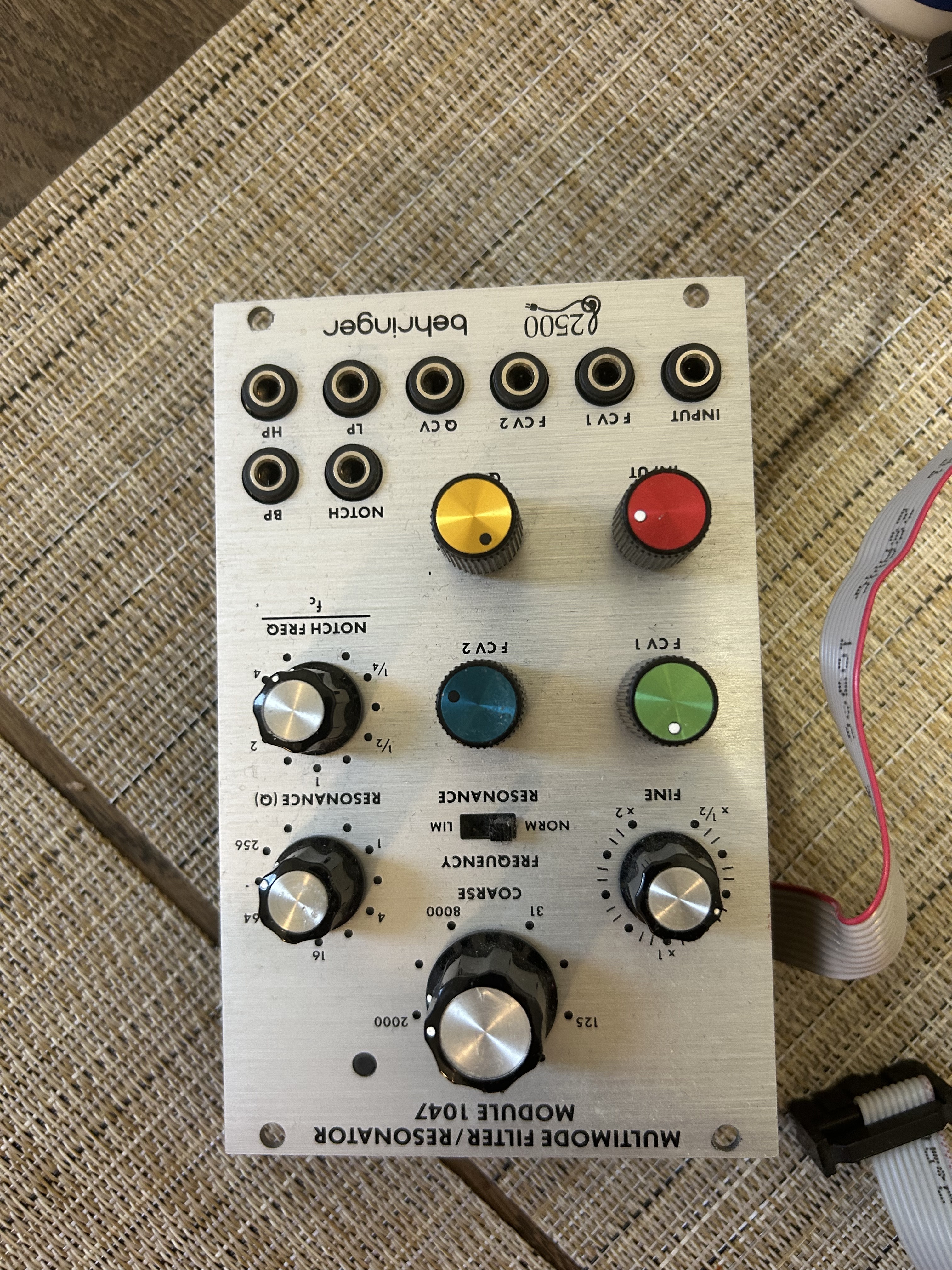 Vends Behringer multimode filter/resonator module 1047