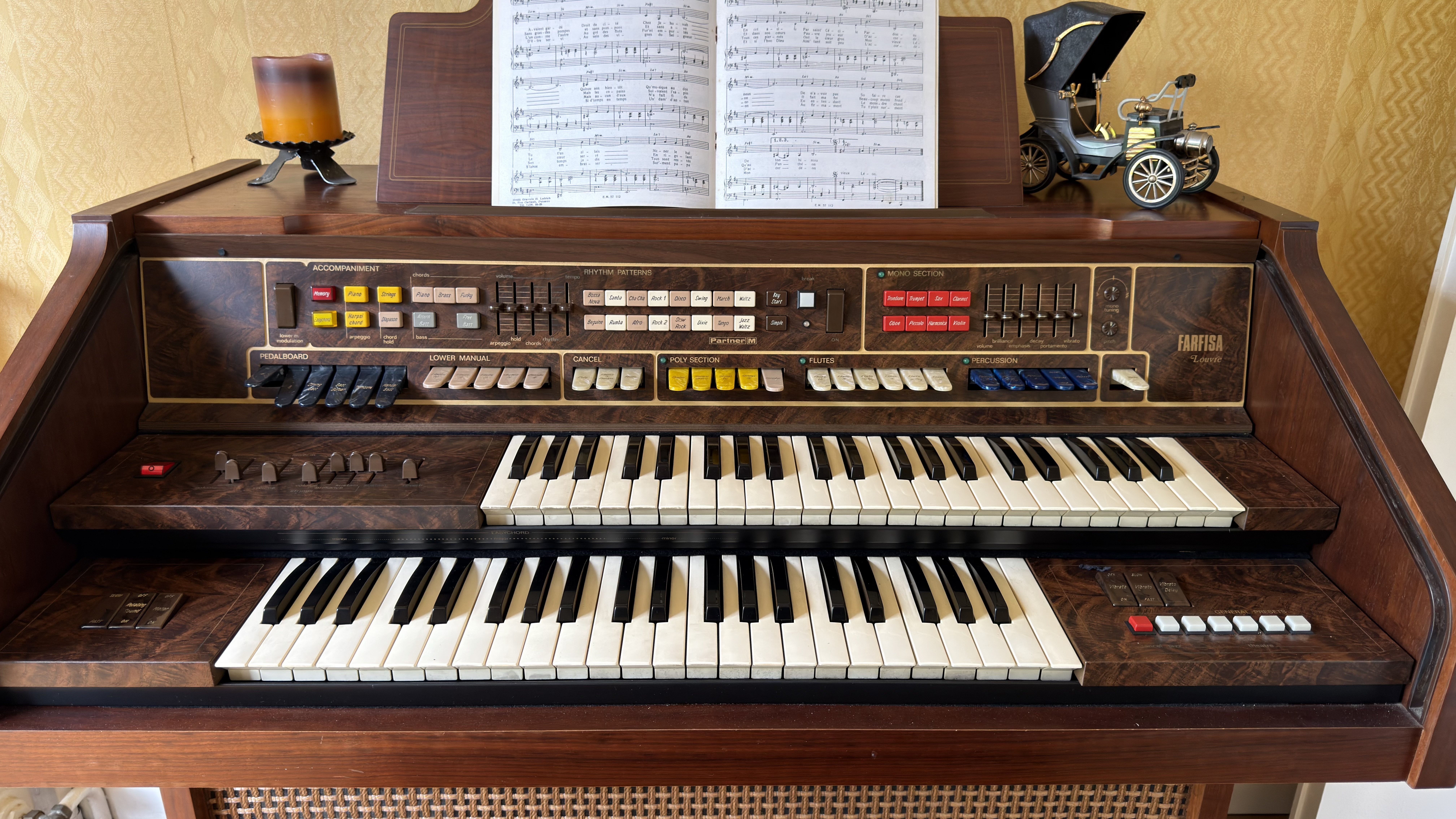 Orgue électronique vintage FARFISA Louvrie + Tabouret assorti