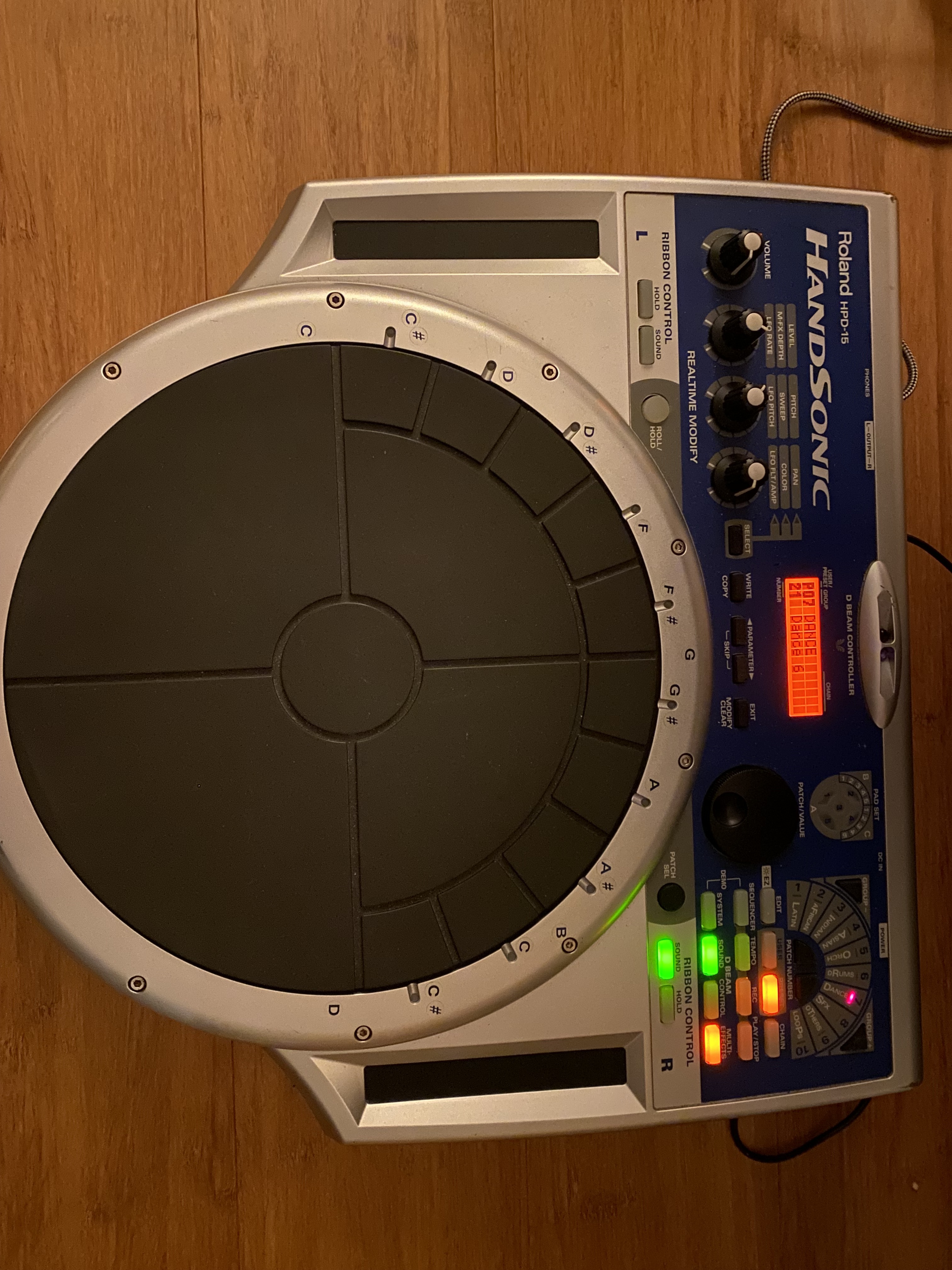 Vends Roland Hpd 15 en super état.