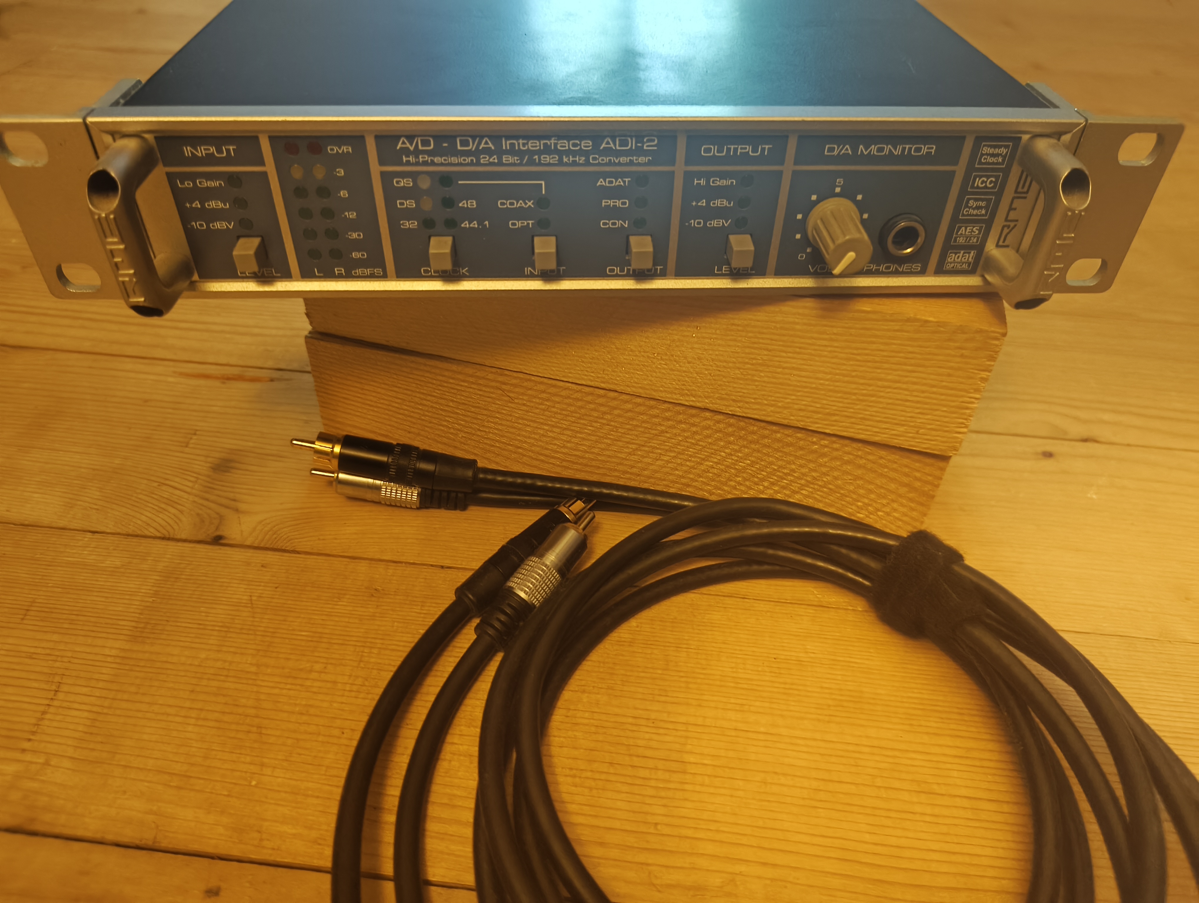 vends fireface 800 + adi-2, avec cables et adaptateur.