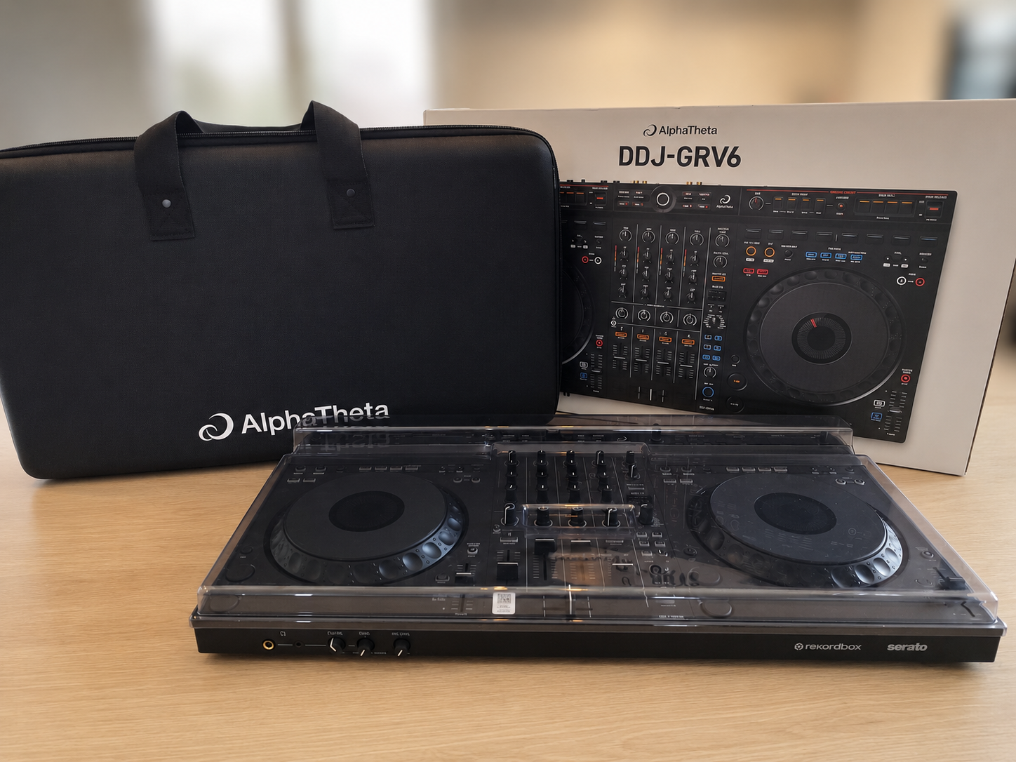 AlphaTheta DDJ-GRV6 + Decksaver + sacoche officielle – quasi neuf