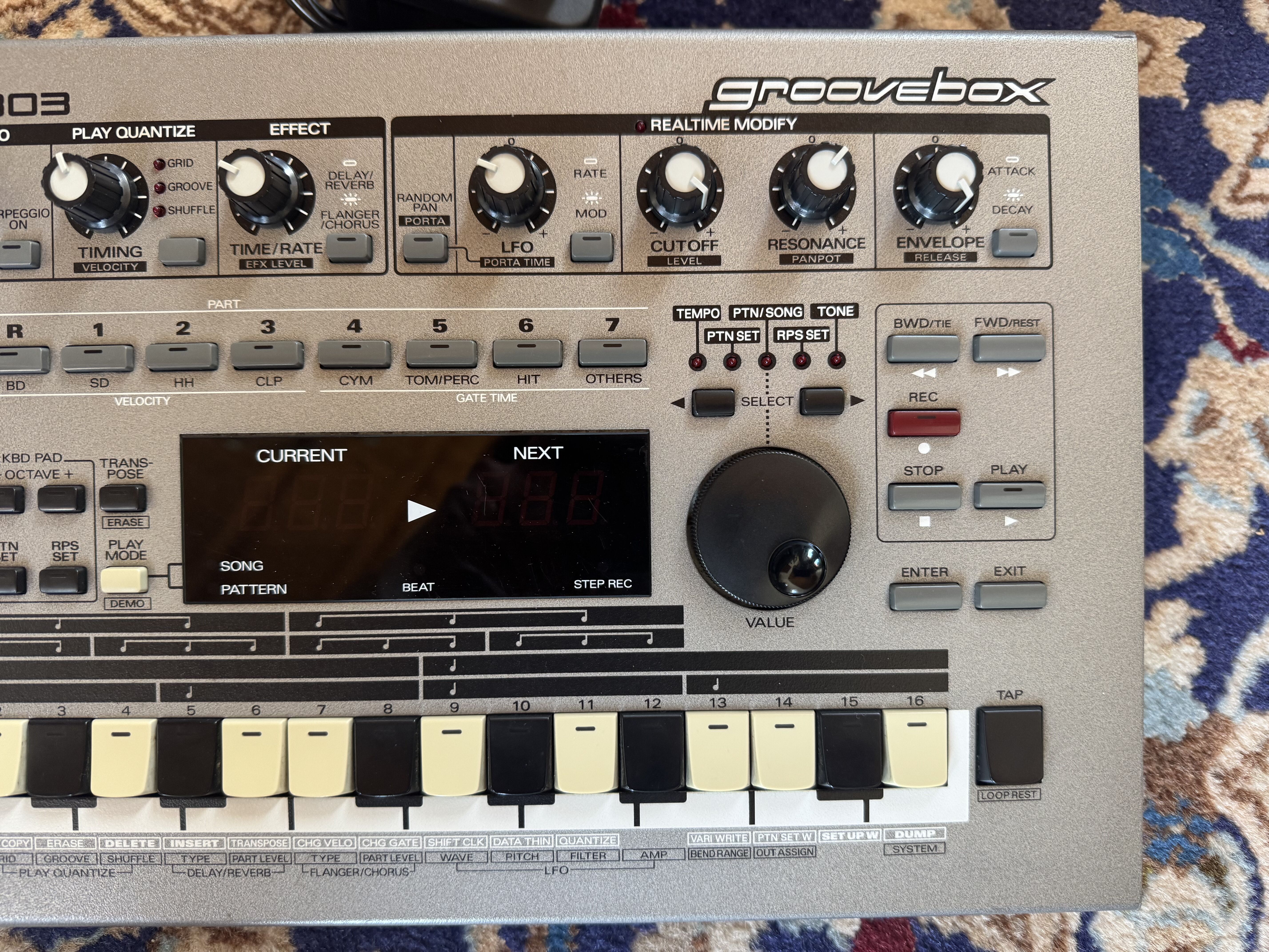 Roland MC-303 (90102)