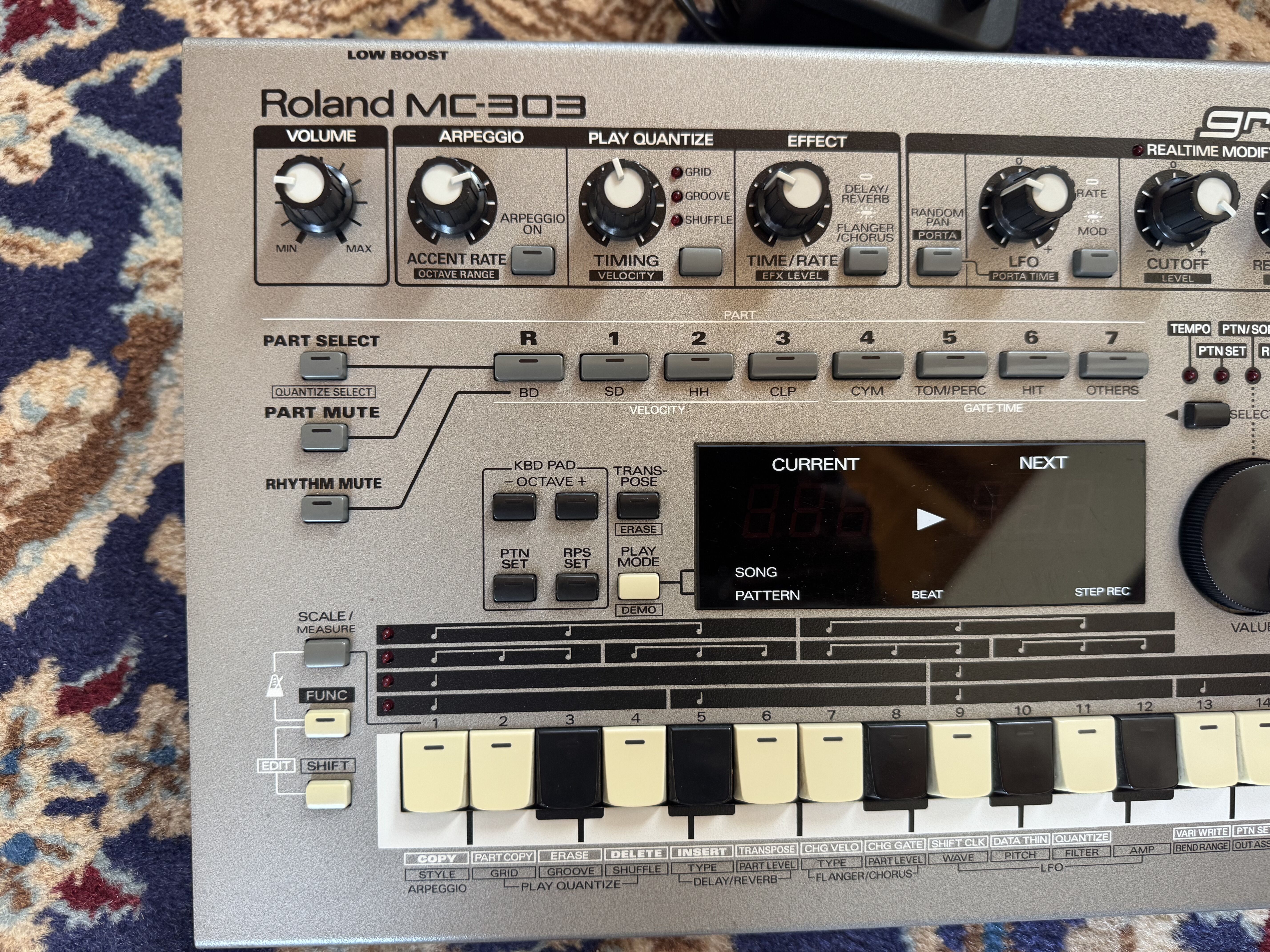 Roland MC-303 (68759)