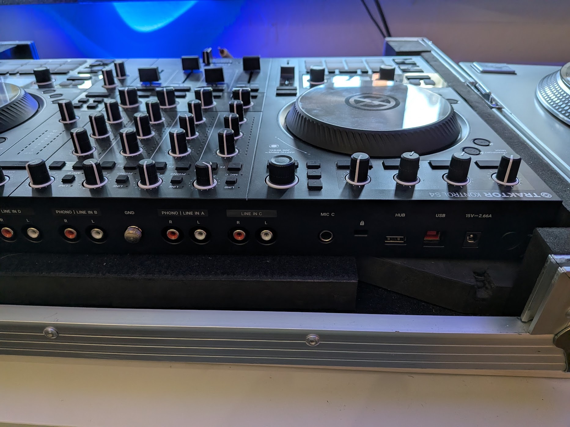 Native Instruments Traktor Kontrol S4 mk3 (8634)