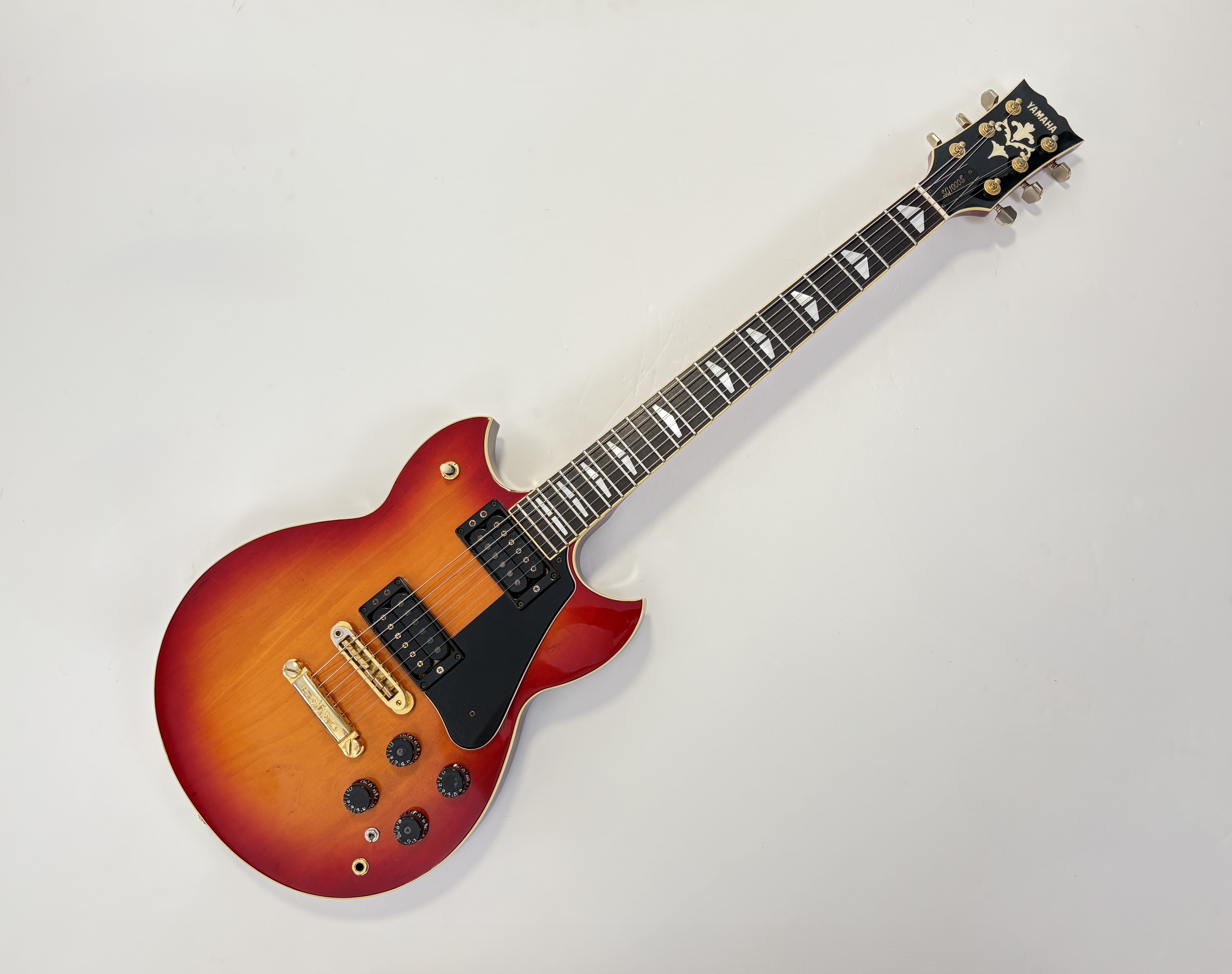 Yamaha SG1000S Cherry Sunburst 1985