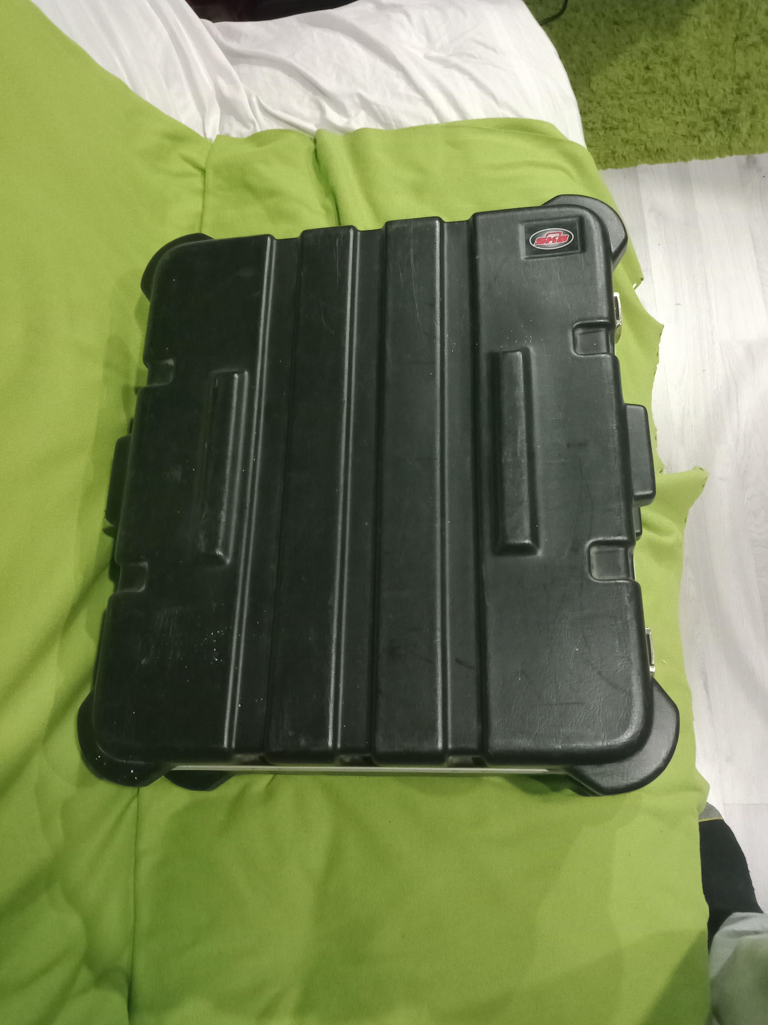 SKB Fly case 12 U