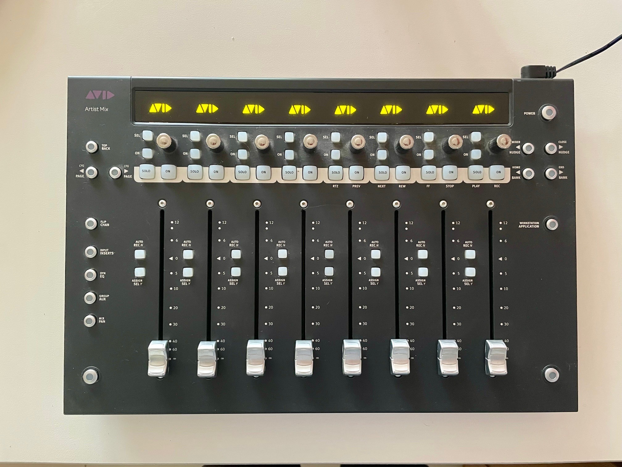 Vends Artist Mix V2 Avid