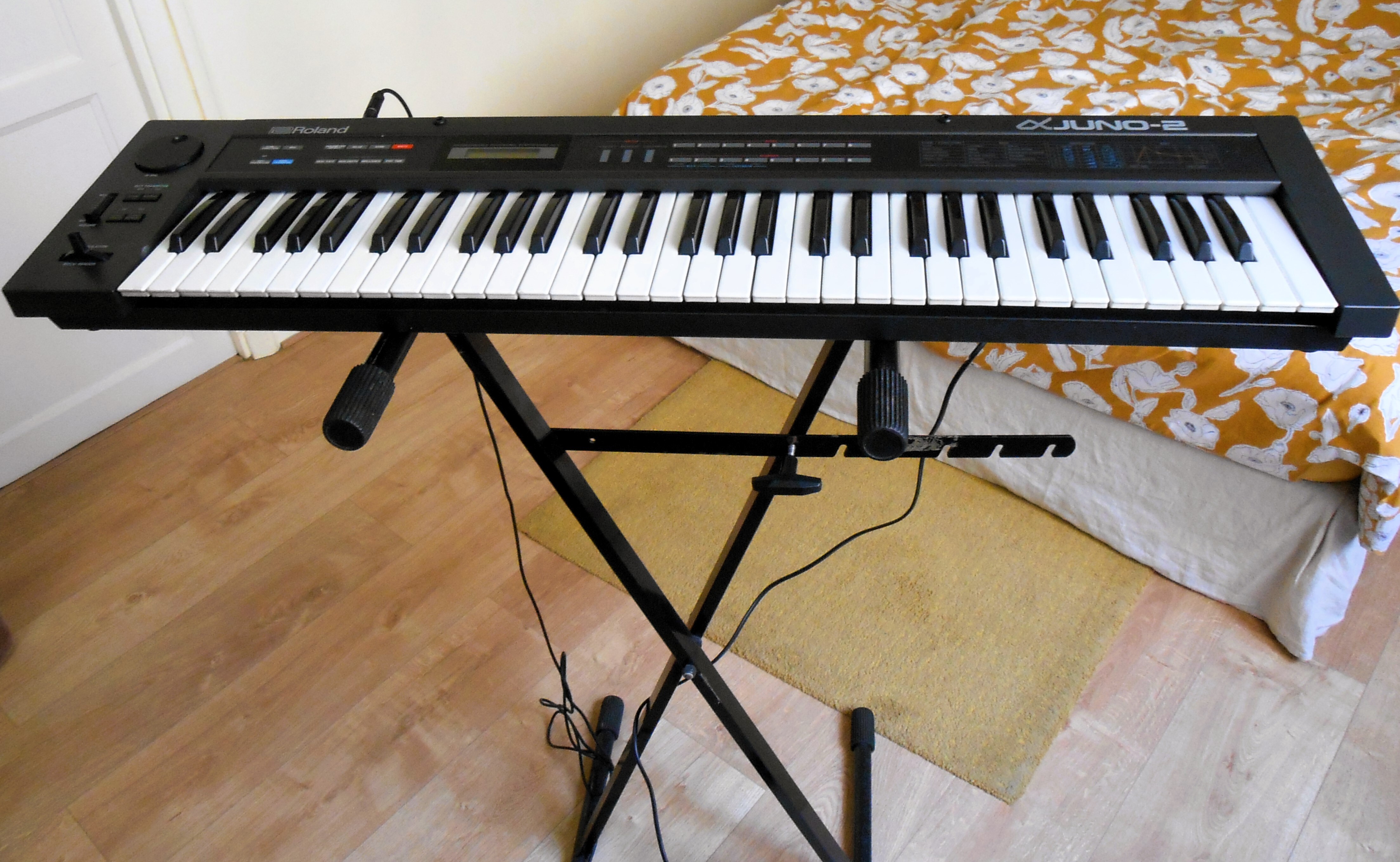 Synthétiseur ROLAND JUNO 2 (1986) + accessoires 